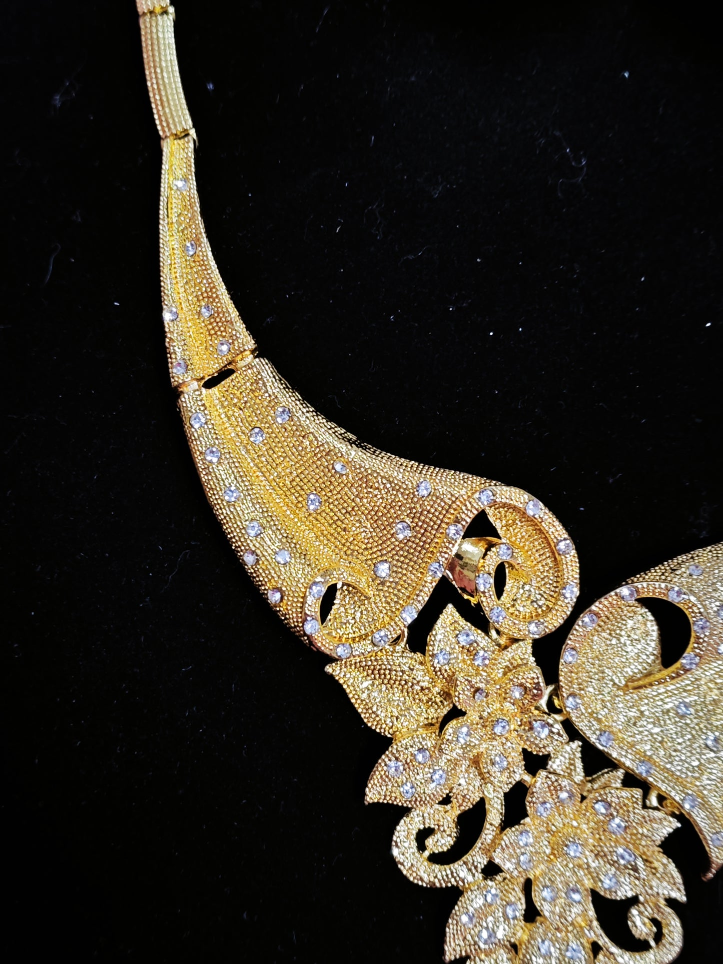 Majestic Gold Embossed Blossom Regal Set