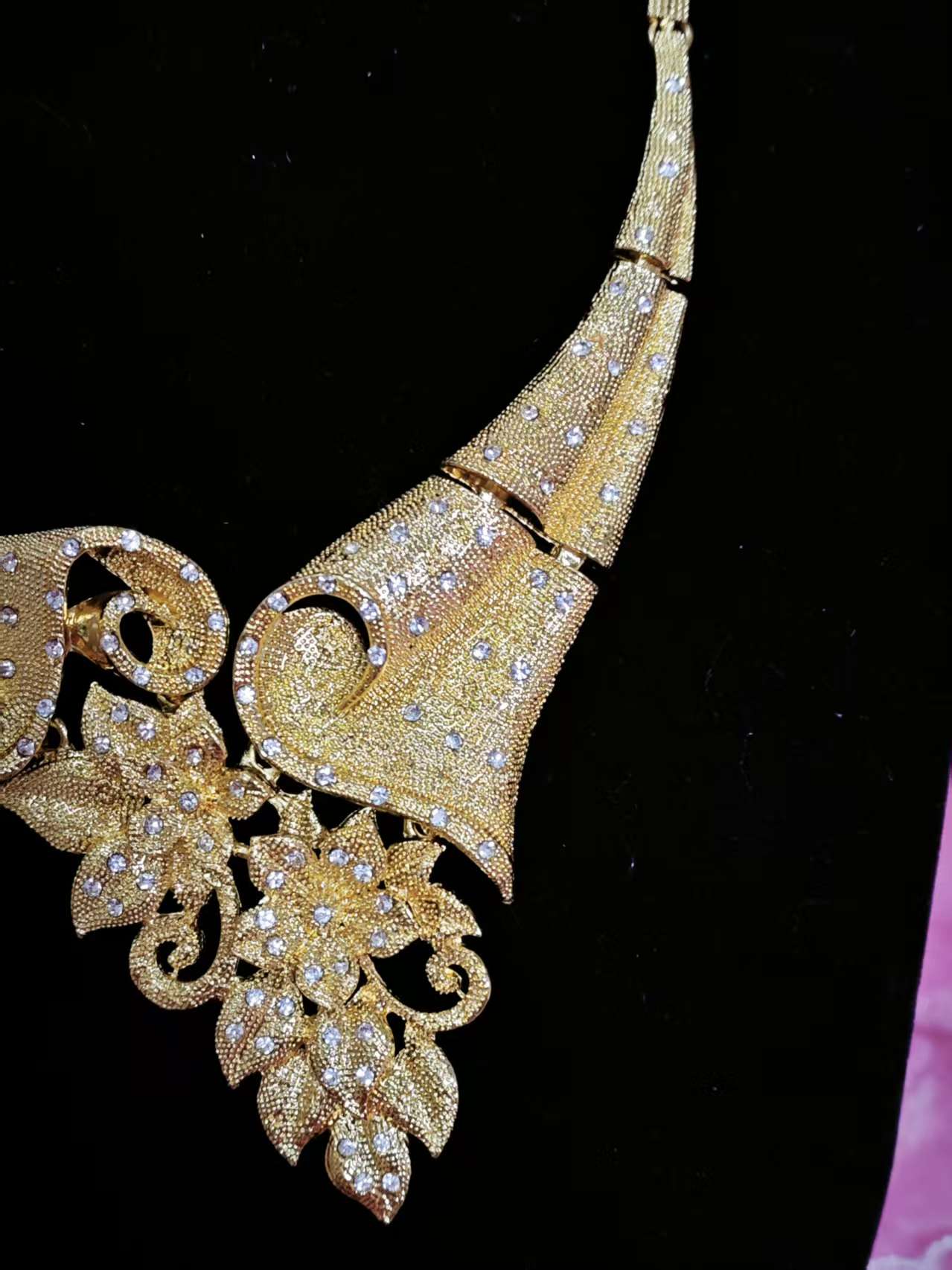 Majestic Gold Embossed Blossom Regal Set