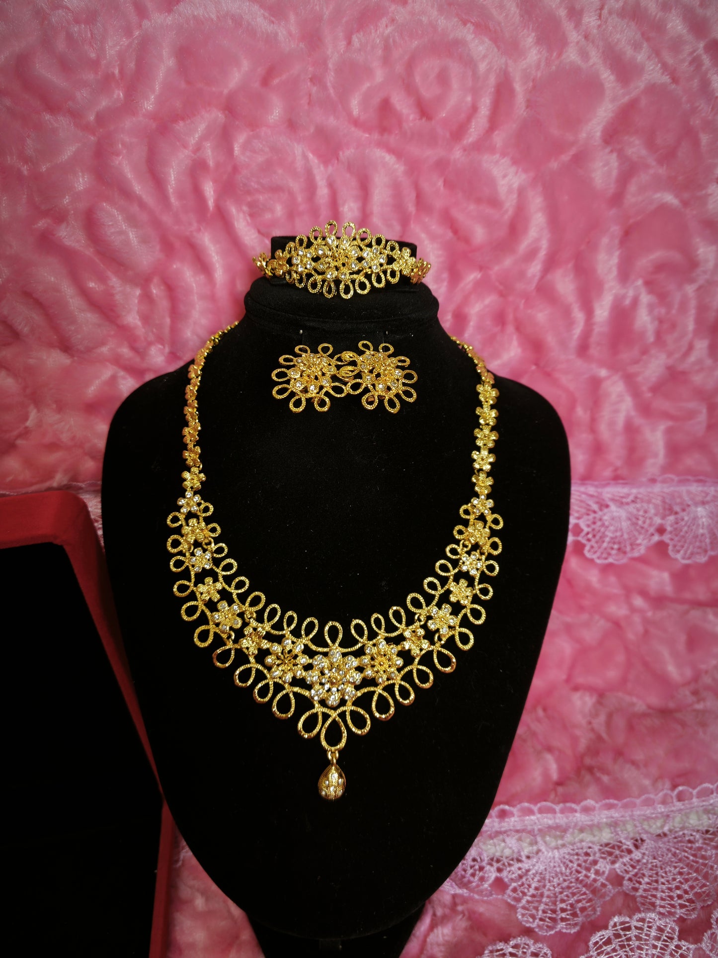 Sovereign Gilded Openwork Floral Jewelry Set