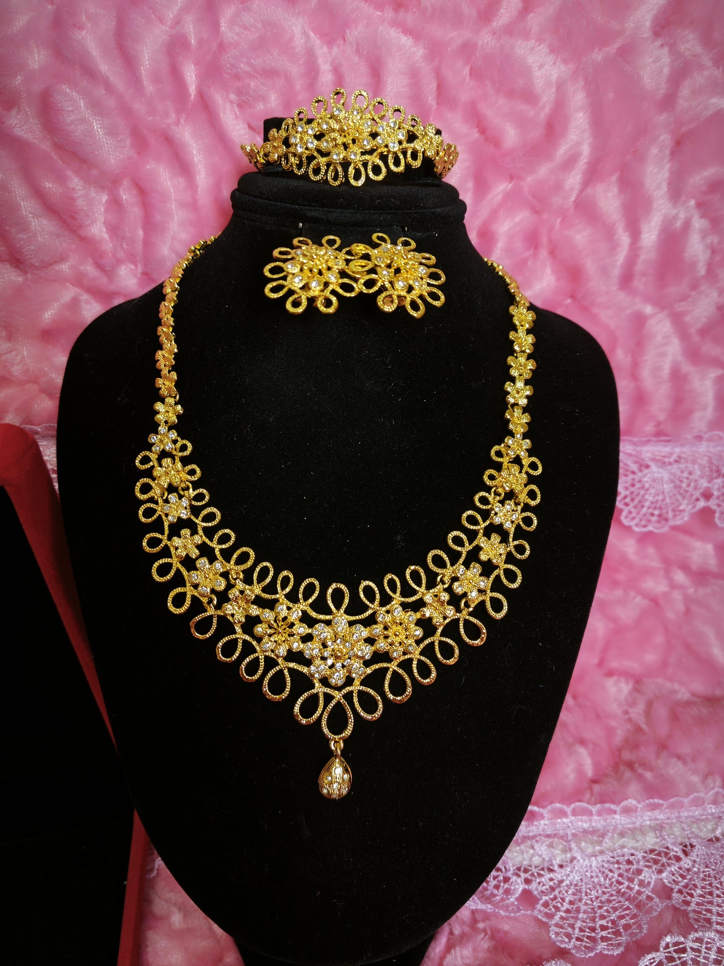 Sovereign Gilded Openwork Floral Jewelry Set