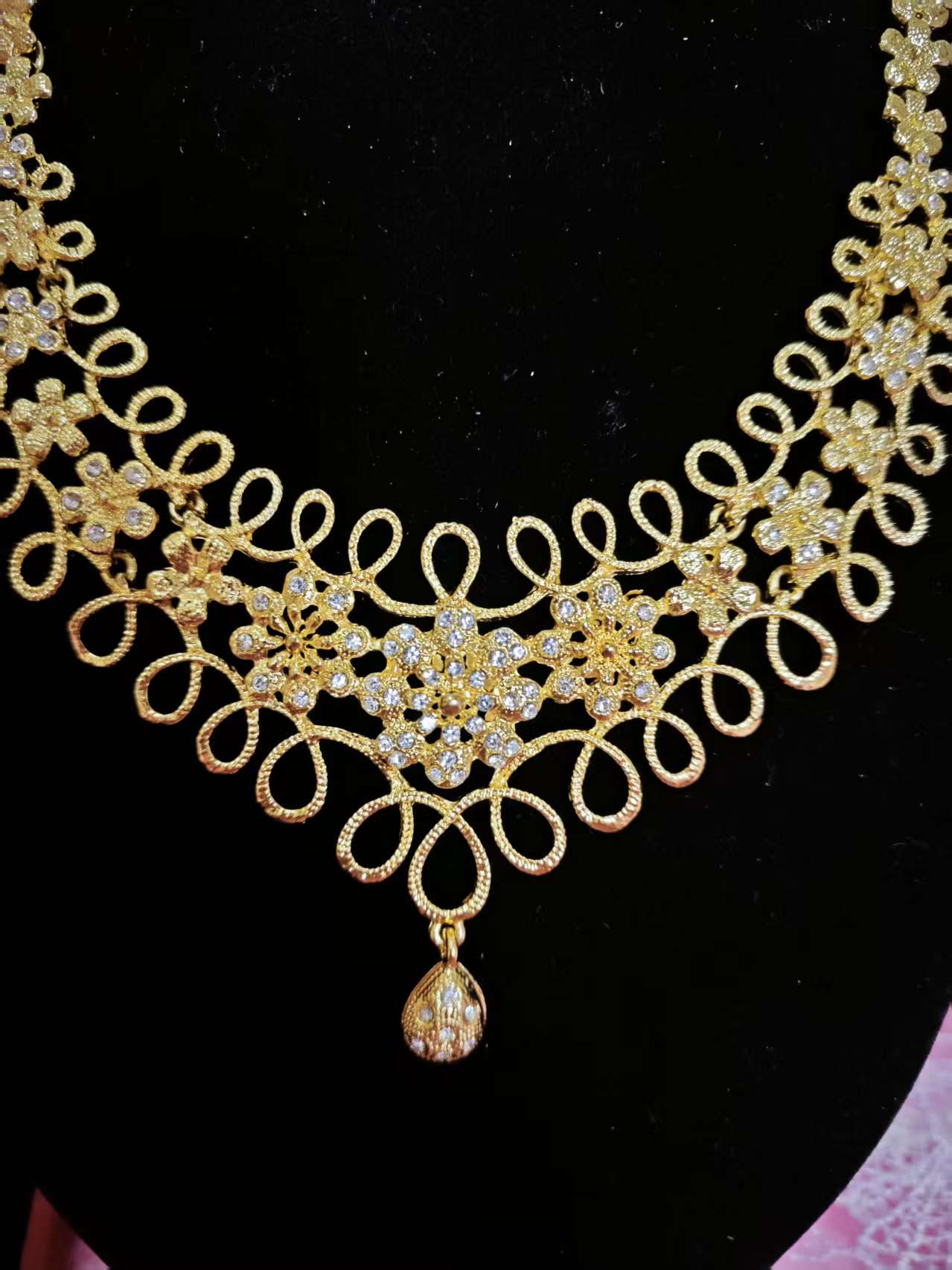 Sovereign Gilded Openwork Floral Jewelry Set