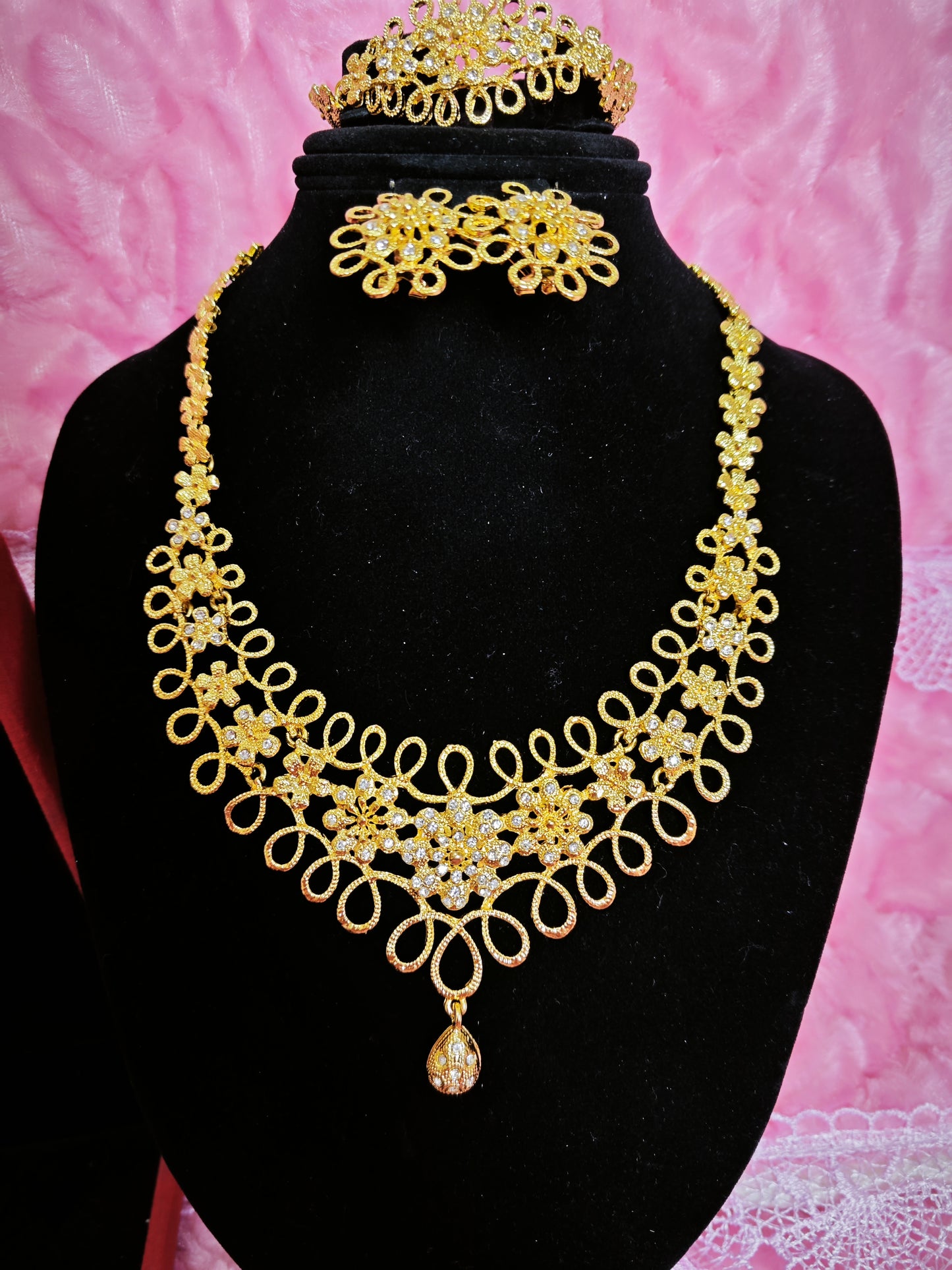 Sovereign Gilded Openwork Floral Jewelry Set