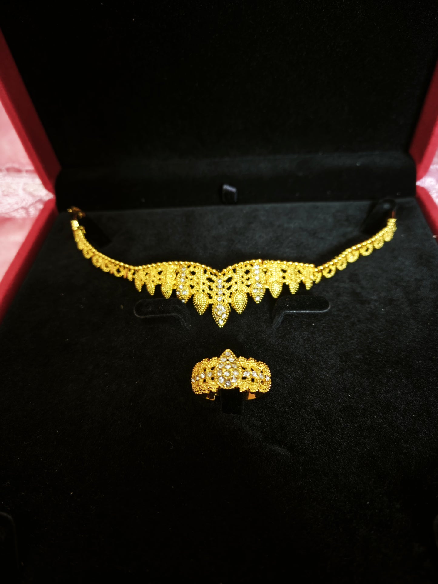 Majestic Gold Lace Feather Drop Set