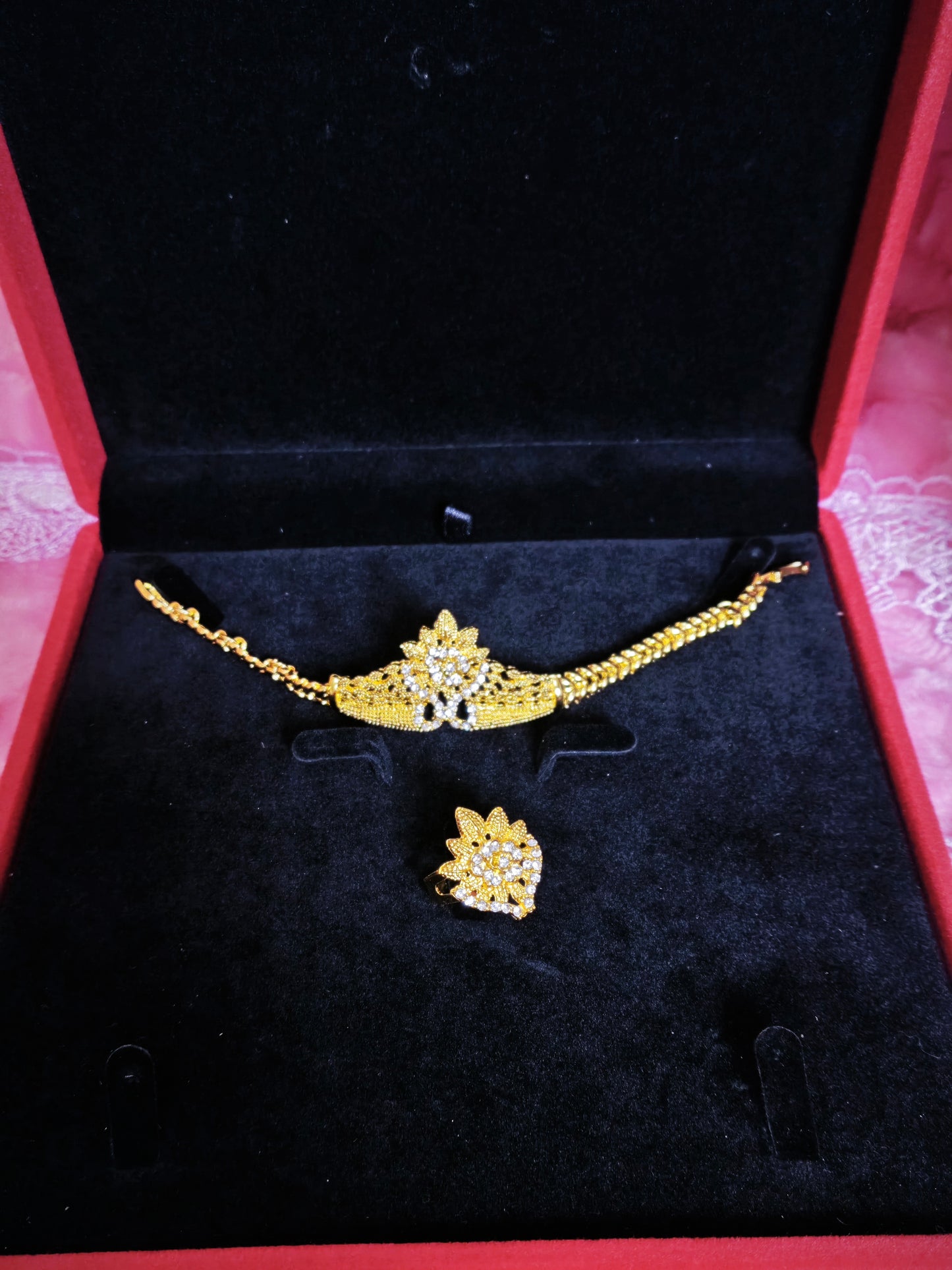 Majestic Gold Openwork V-Drop Regal Set