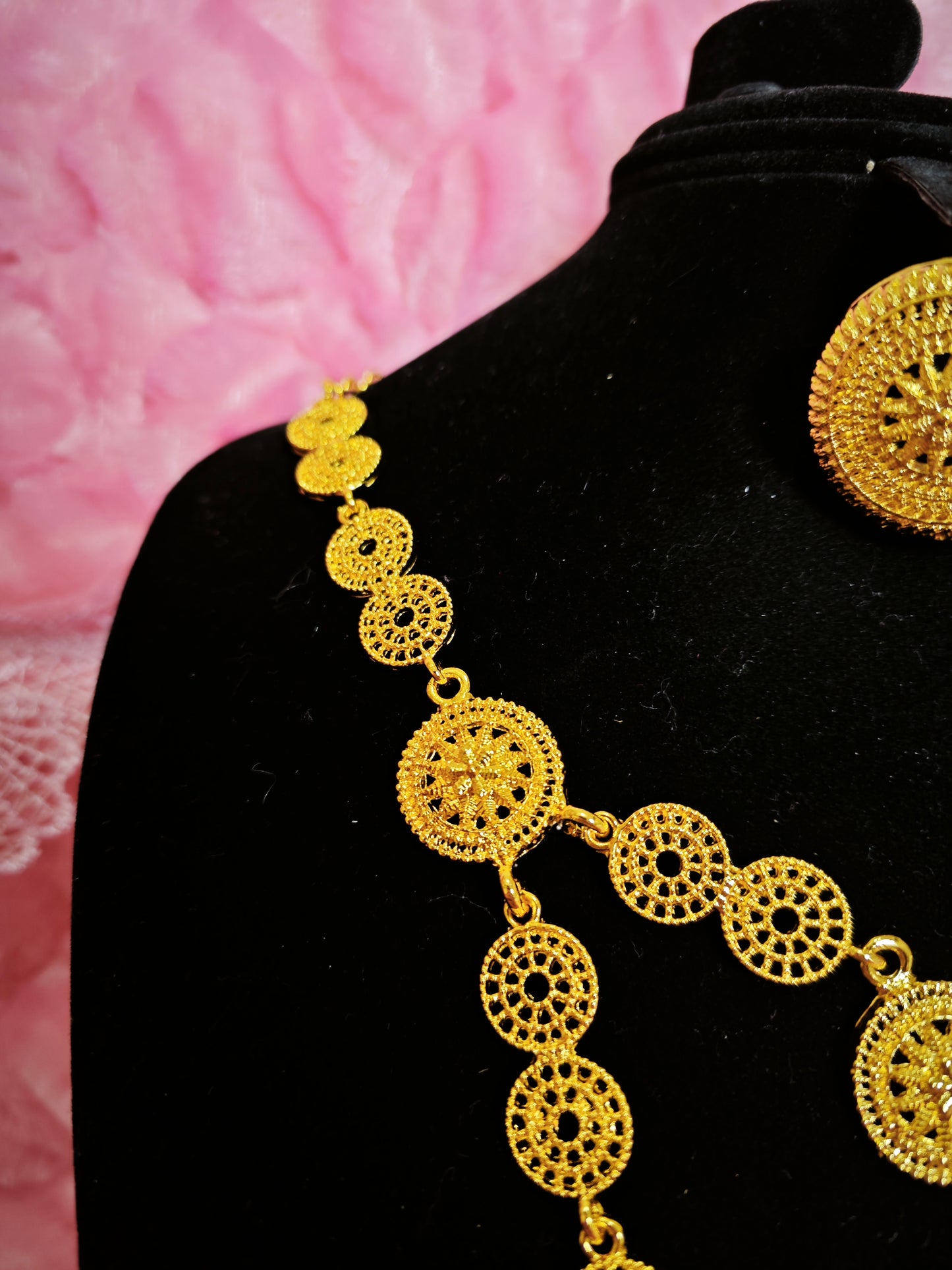 Royal Gilded Openwork Disc Tiered Jewelry Set