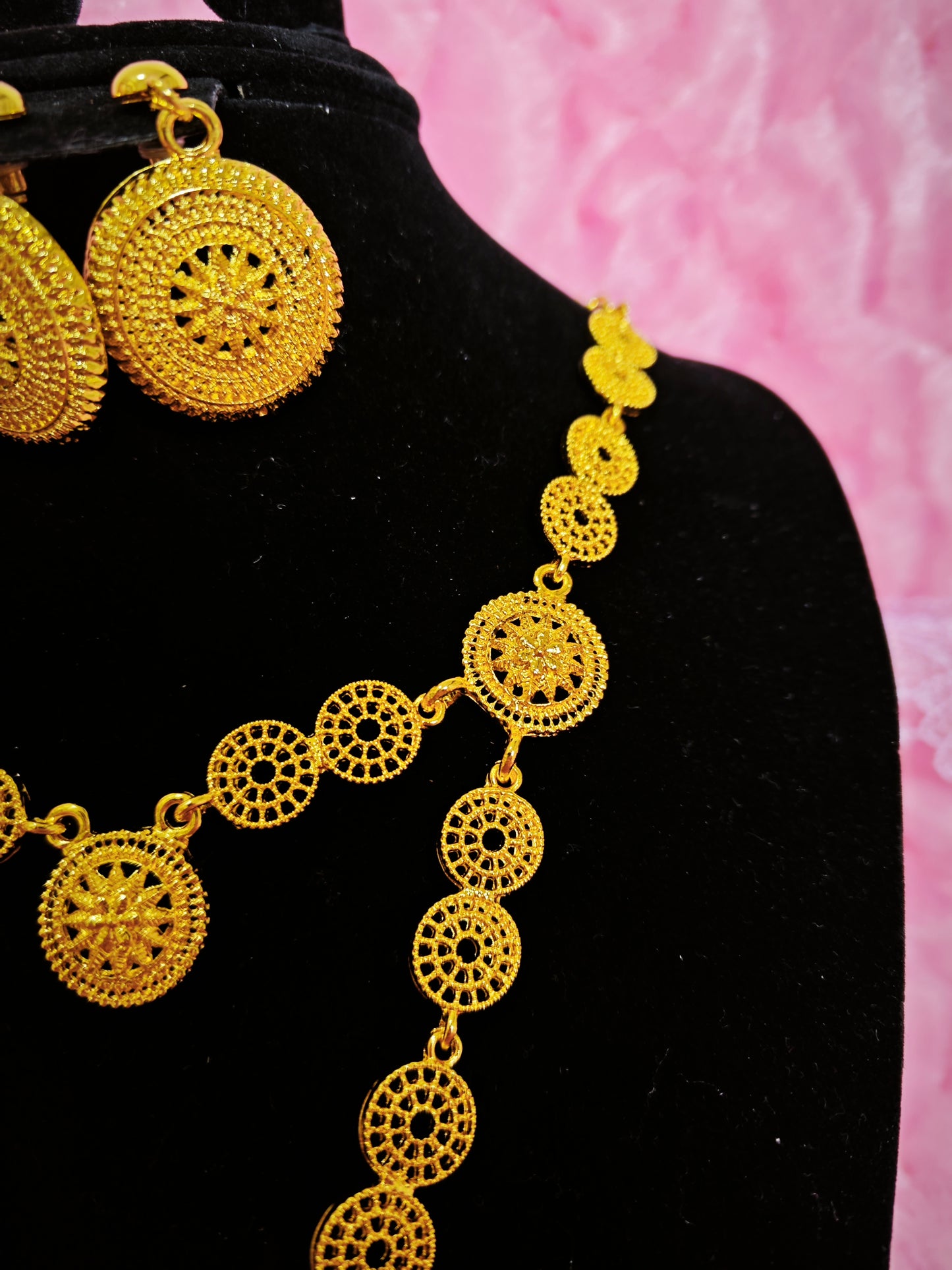 Royal Gilded Openwork Disc Tiered Jewelry Set