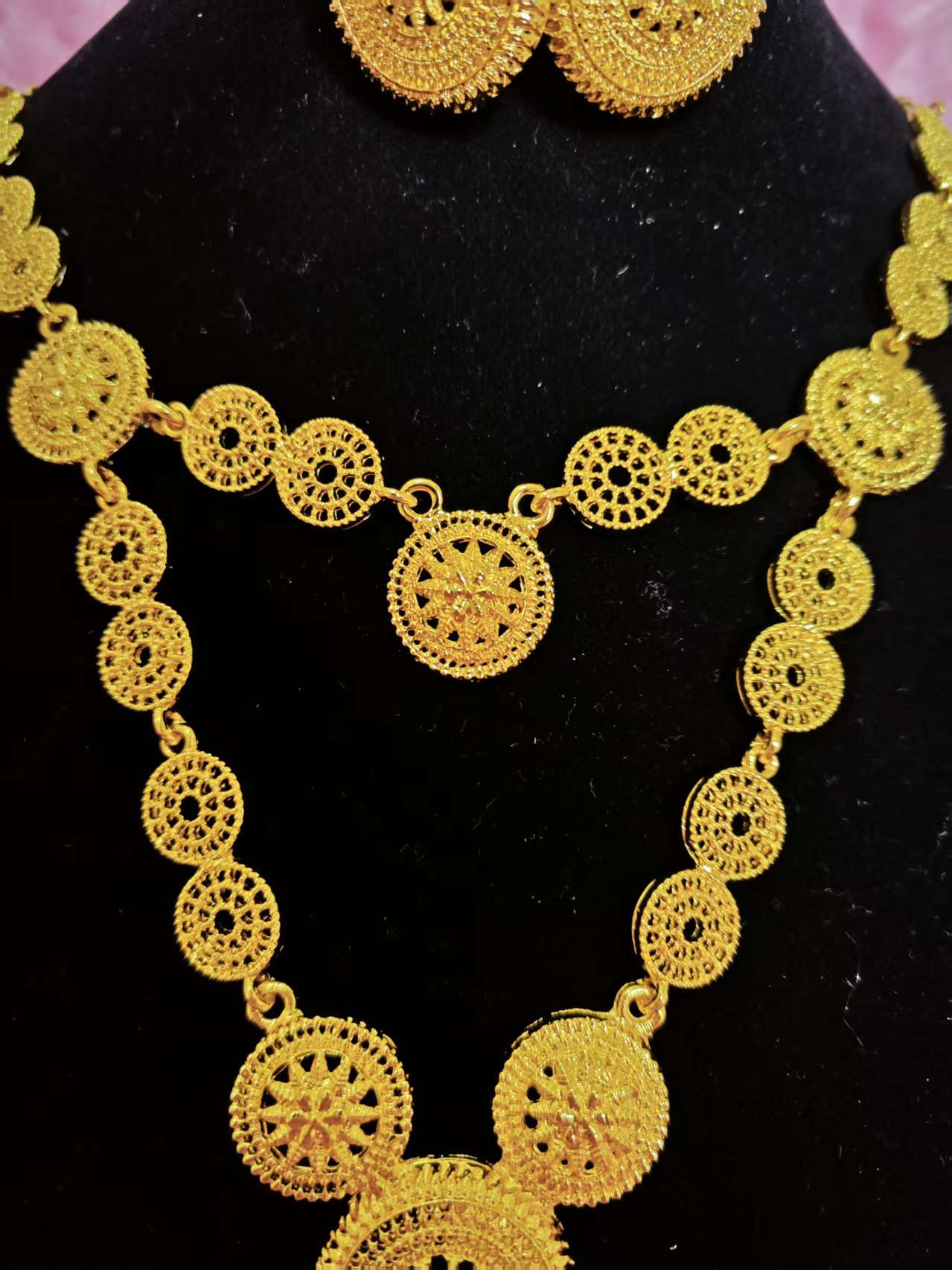 Royal Gilded Openwork Disc Tiered Jewelry Set