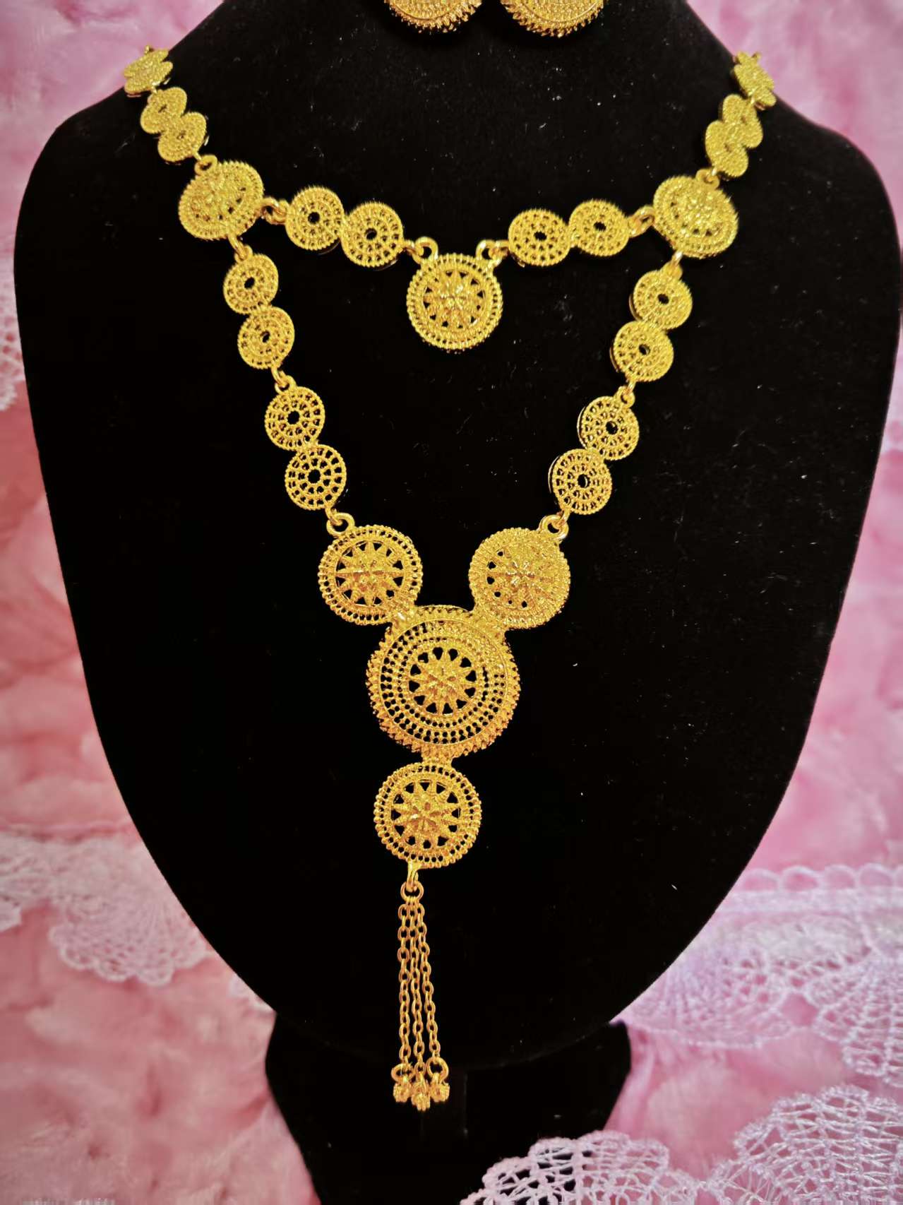 Royal Gilded Openwork Disc Tiered Jewelry Set