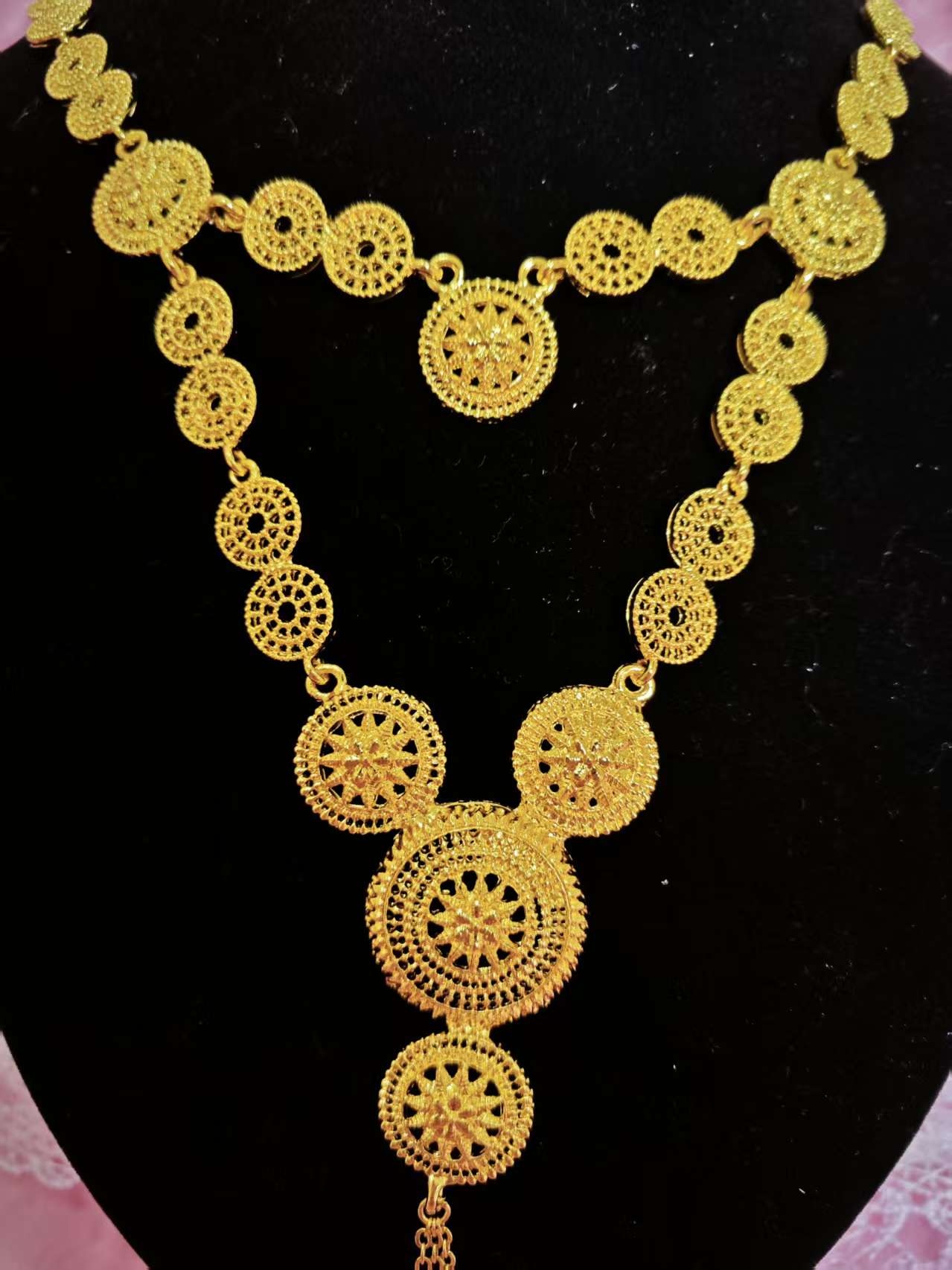 Royal Gilded Openwork Disc Tiered Jewelry Set