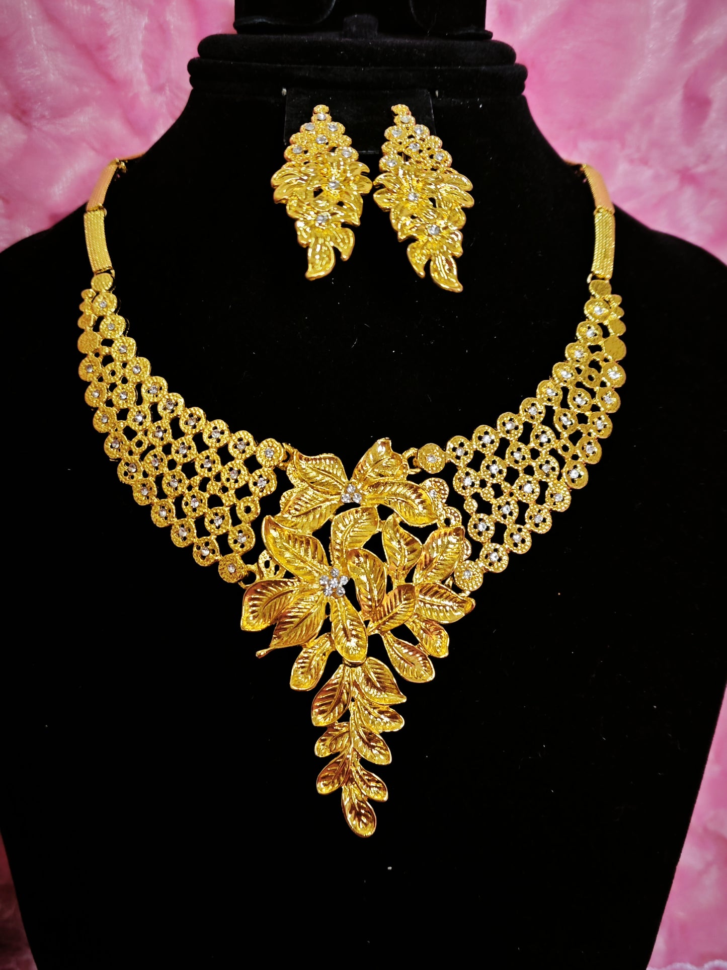 Majestic Gold Blossom V-Drop Regal Set