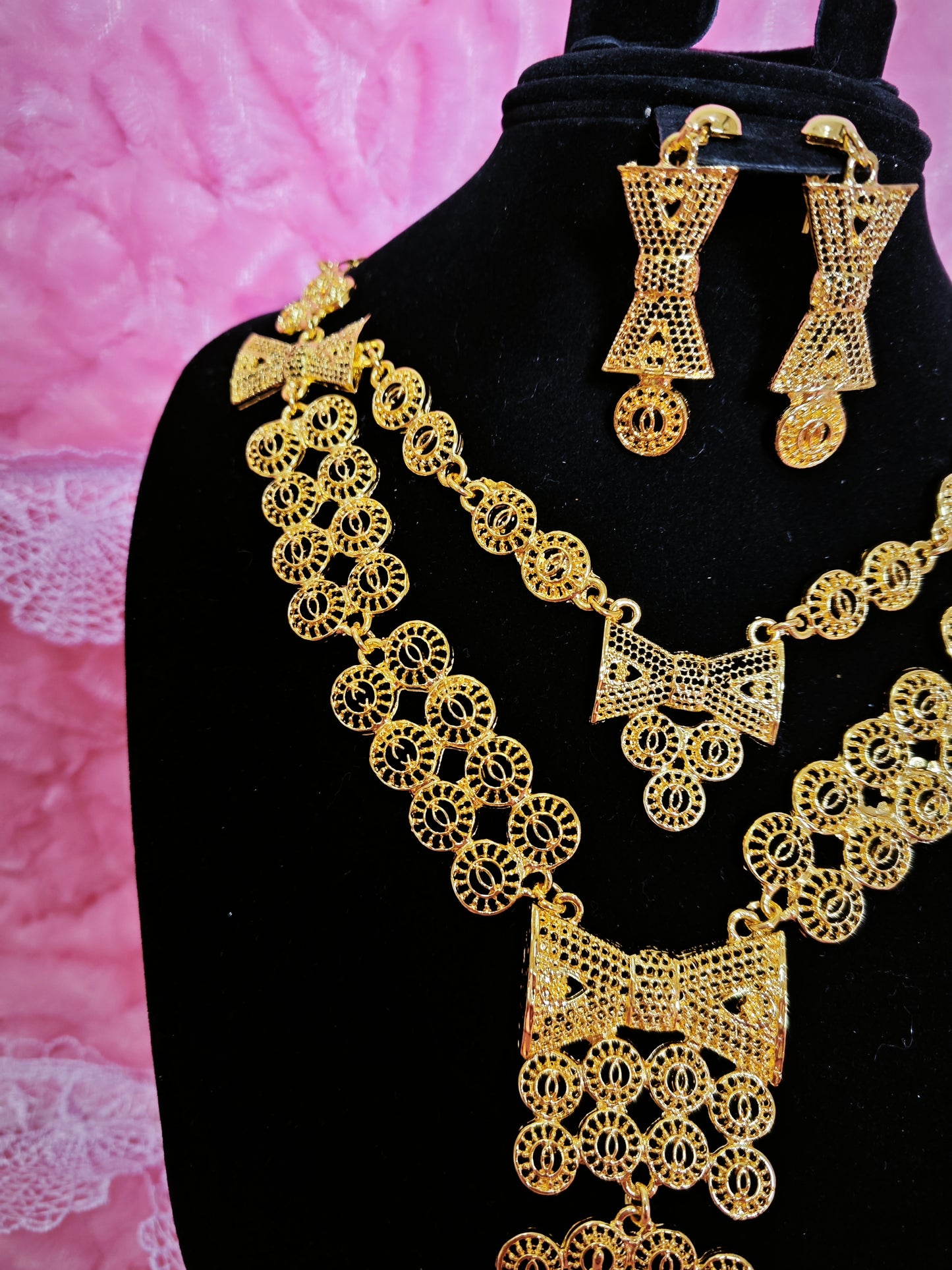 Royal Gilded Bow-Openwork Tiered Jewelry Set