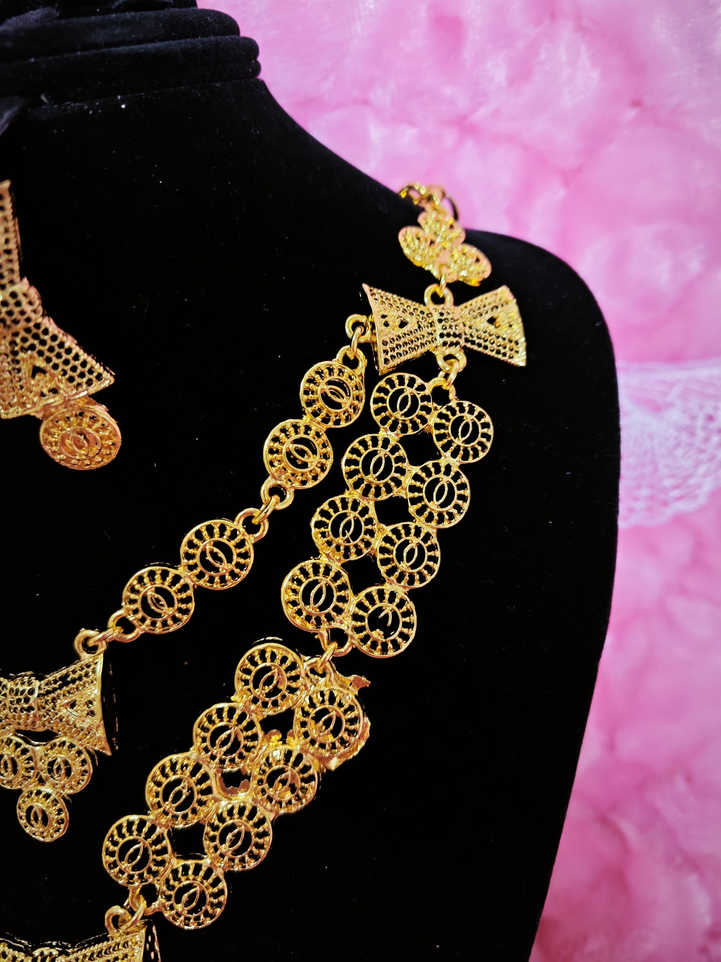 Royal Gilded Bow-Openwork Tiered Jewelry Set