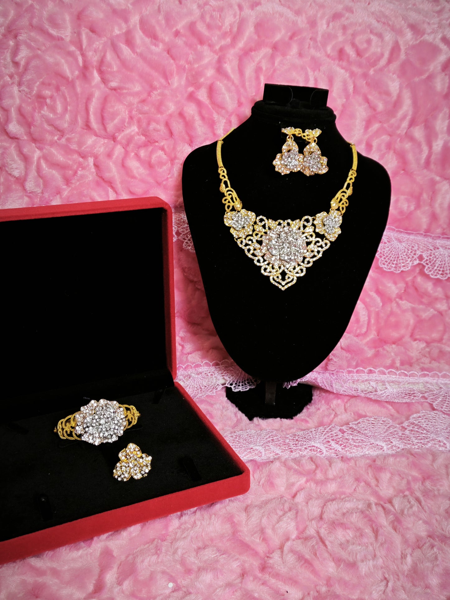 Royal Gilded Diamond-Floral V-Neck Jewelry Set