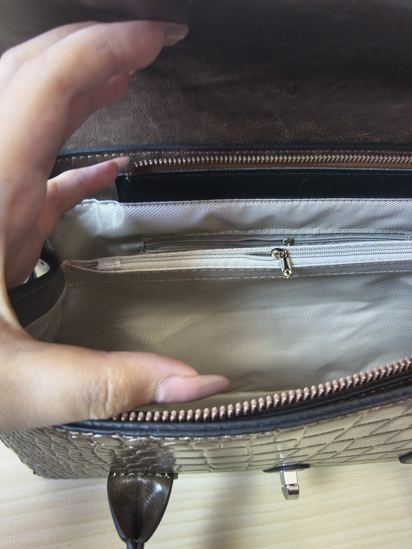 Coffee Crocodile Embossed Spliced 3-Piece Tote Bag Set (E64)