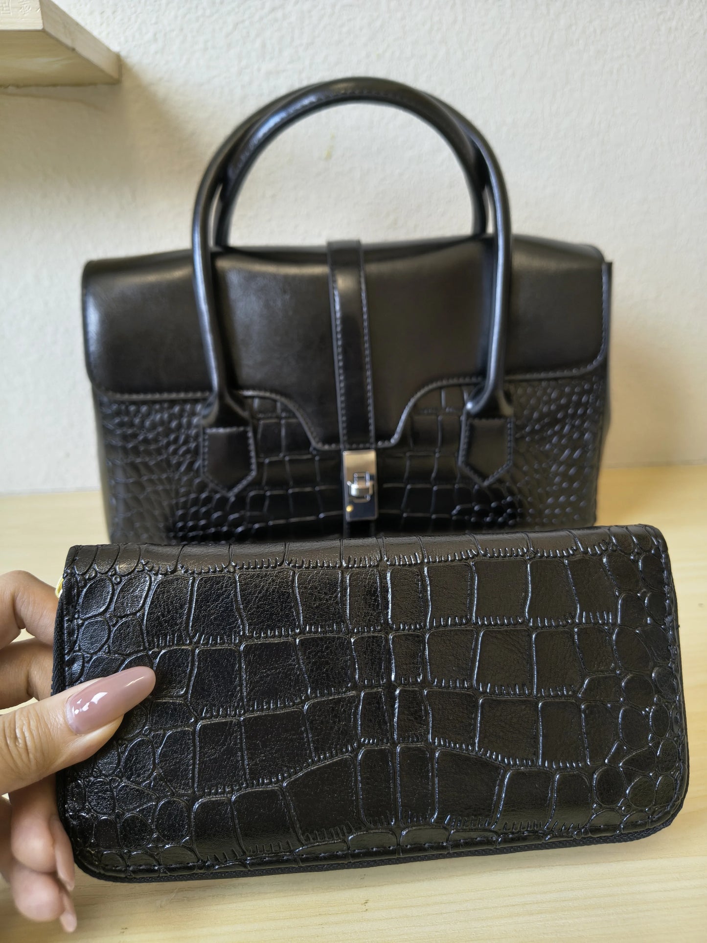Black Crocodile Embossed Spliced 3-Piece Tote Bag Set (E65)