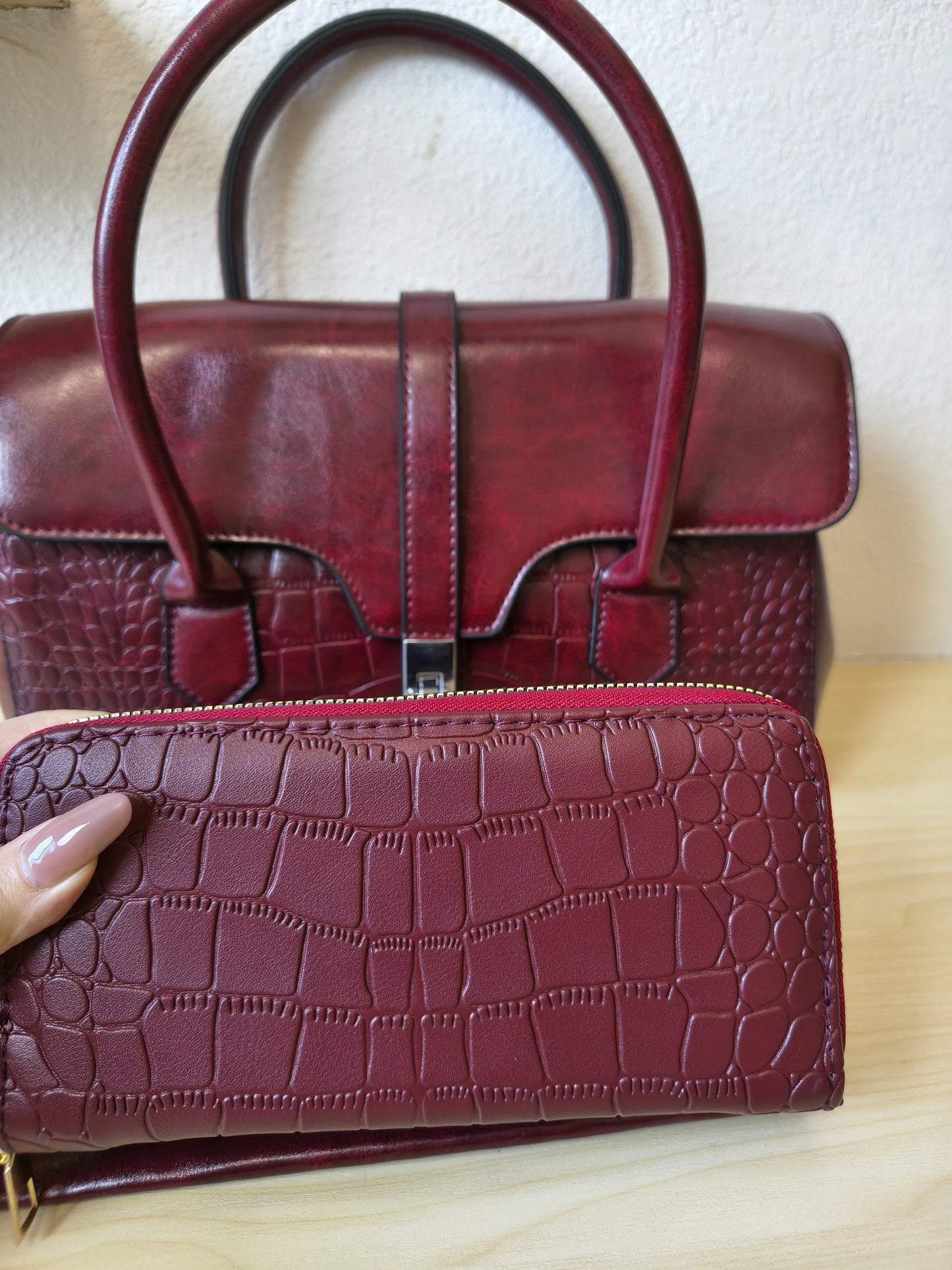 Burgundy Crocodile Embossed Spliced 3-Piece Tote Bag Set (E66)