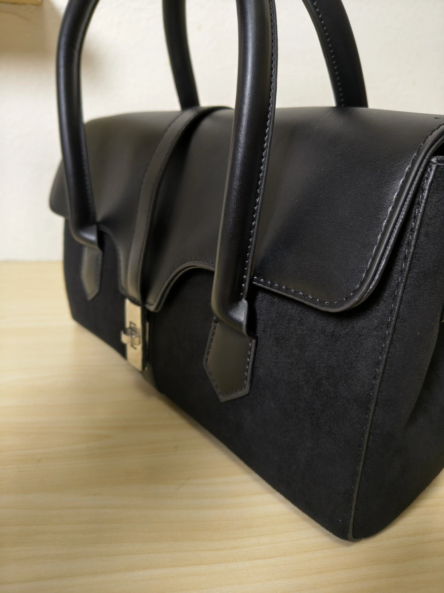 Black Glossy Leather & Suede Structured Satchel Bag (E83)