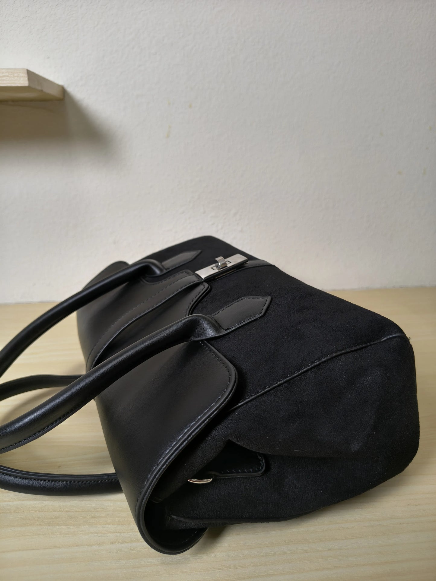 Black Glossy Leather & Suede Structured Satchel Bag (E83)