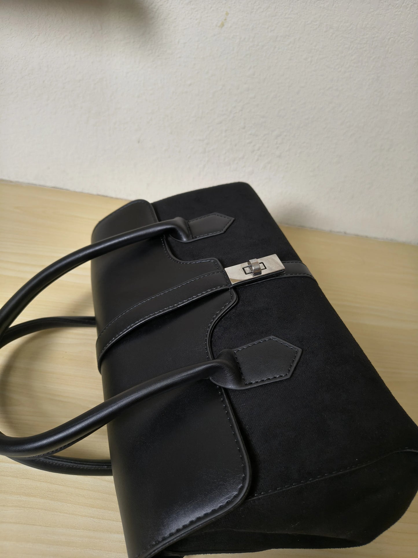 Black Glossy Leather & Suede Structured Satchel Bag (E83)