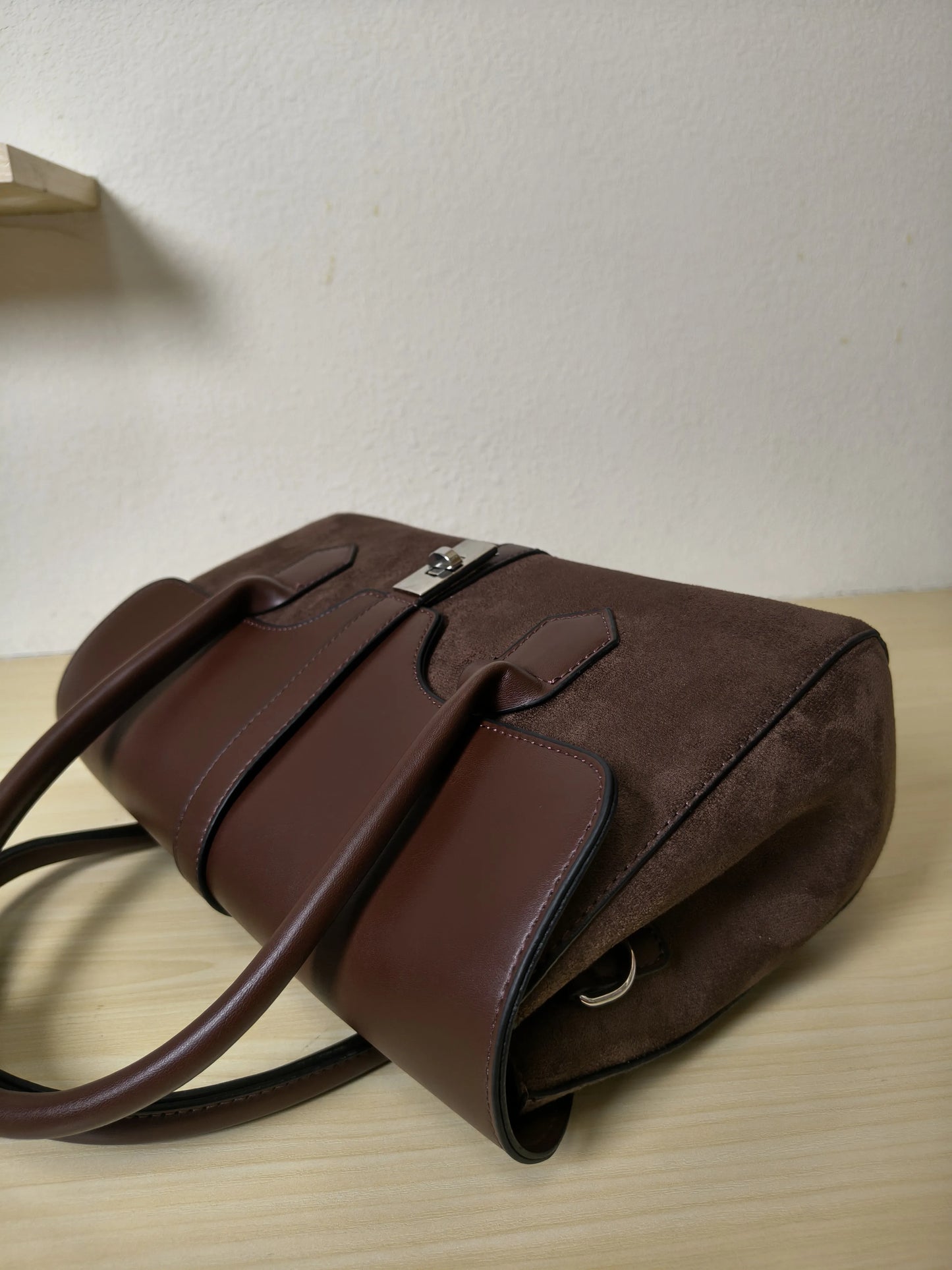 Caramel Glossy Leather & Suede Structured Satchel Bag (E84)