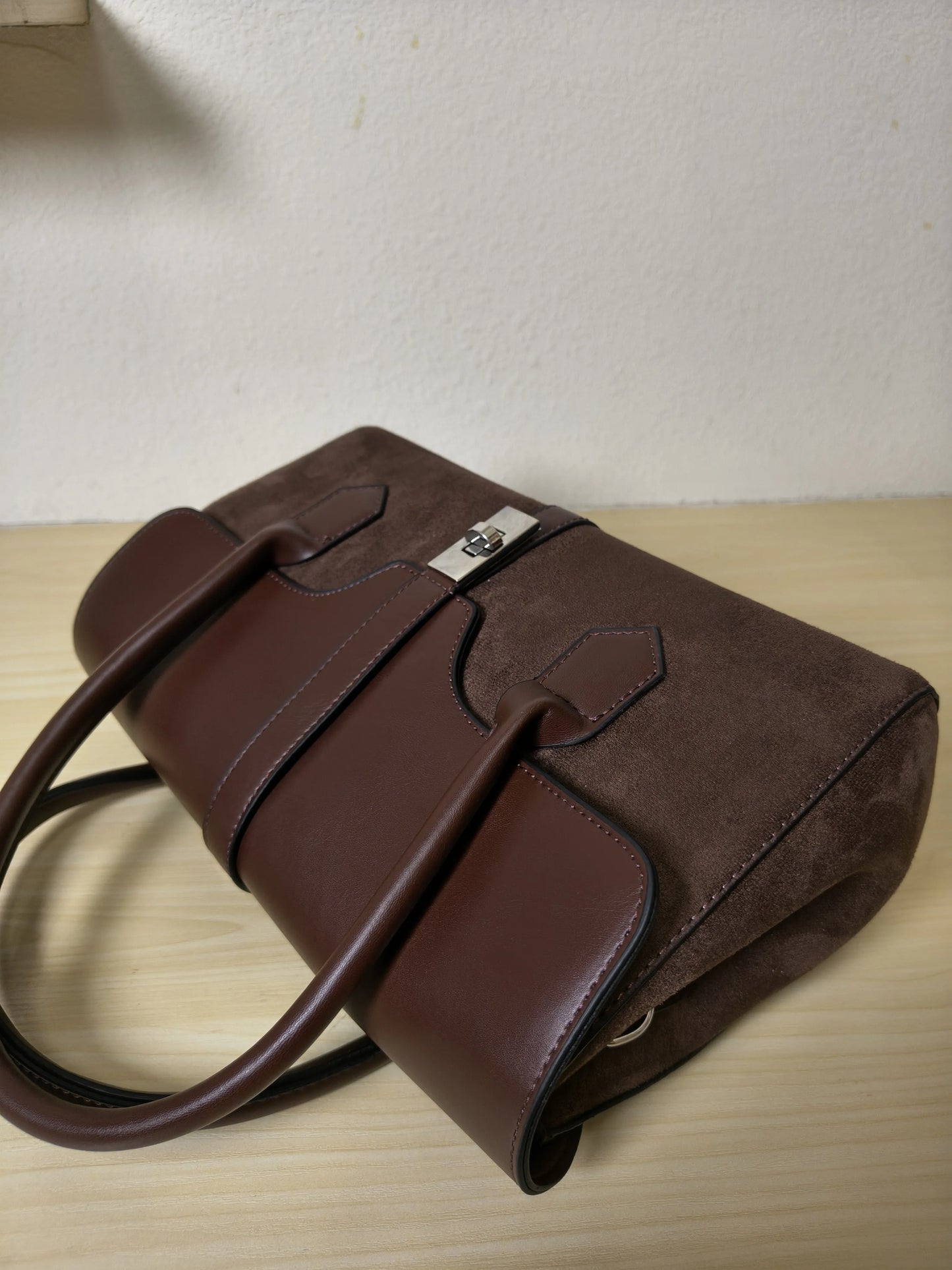 Caramel Glossy Leather & Suede Structured Satchel Bag (E84)