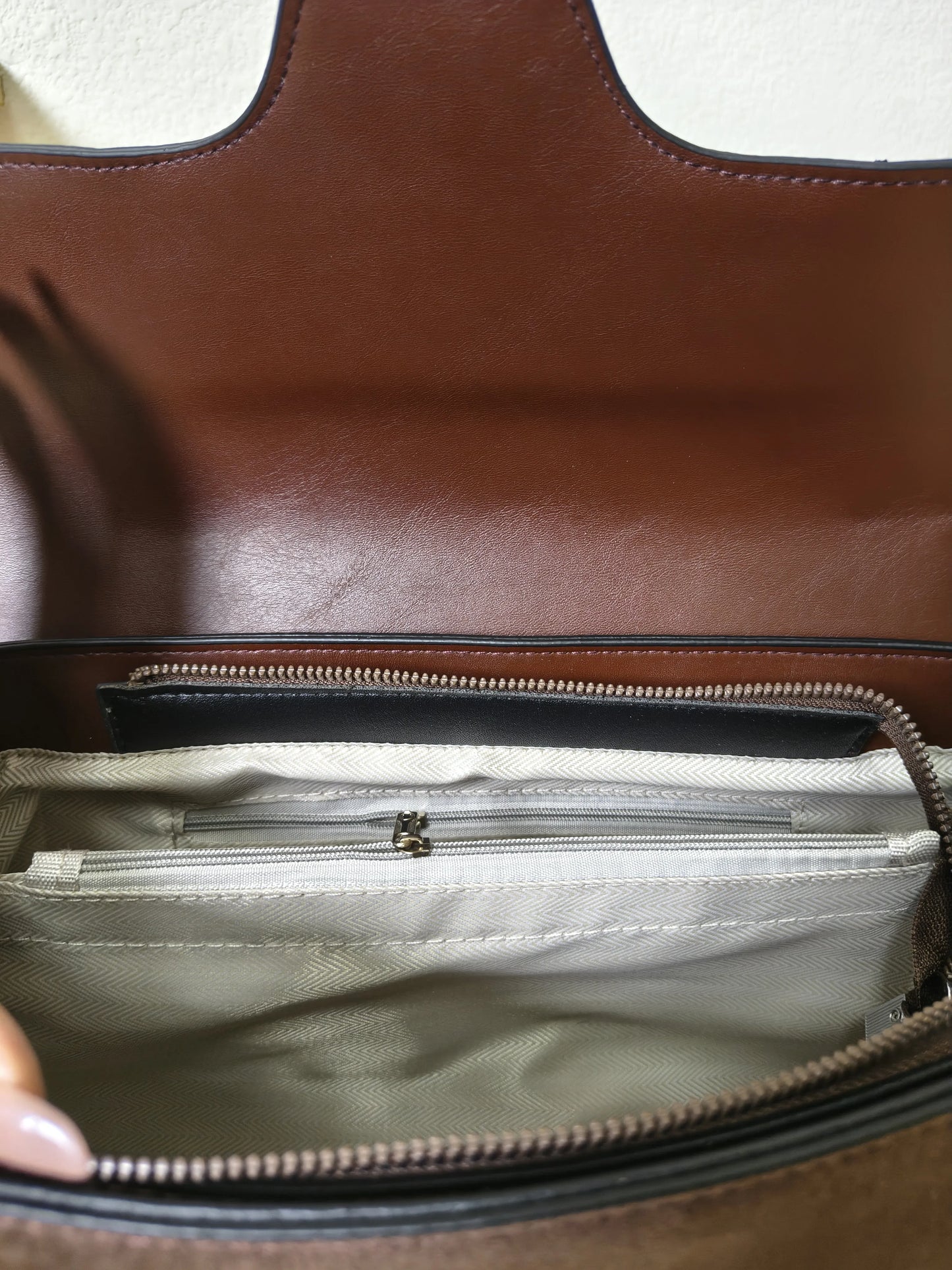 Caramel Glossy Leather & Suede Structured Satchel Bag (E84)