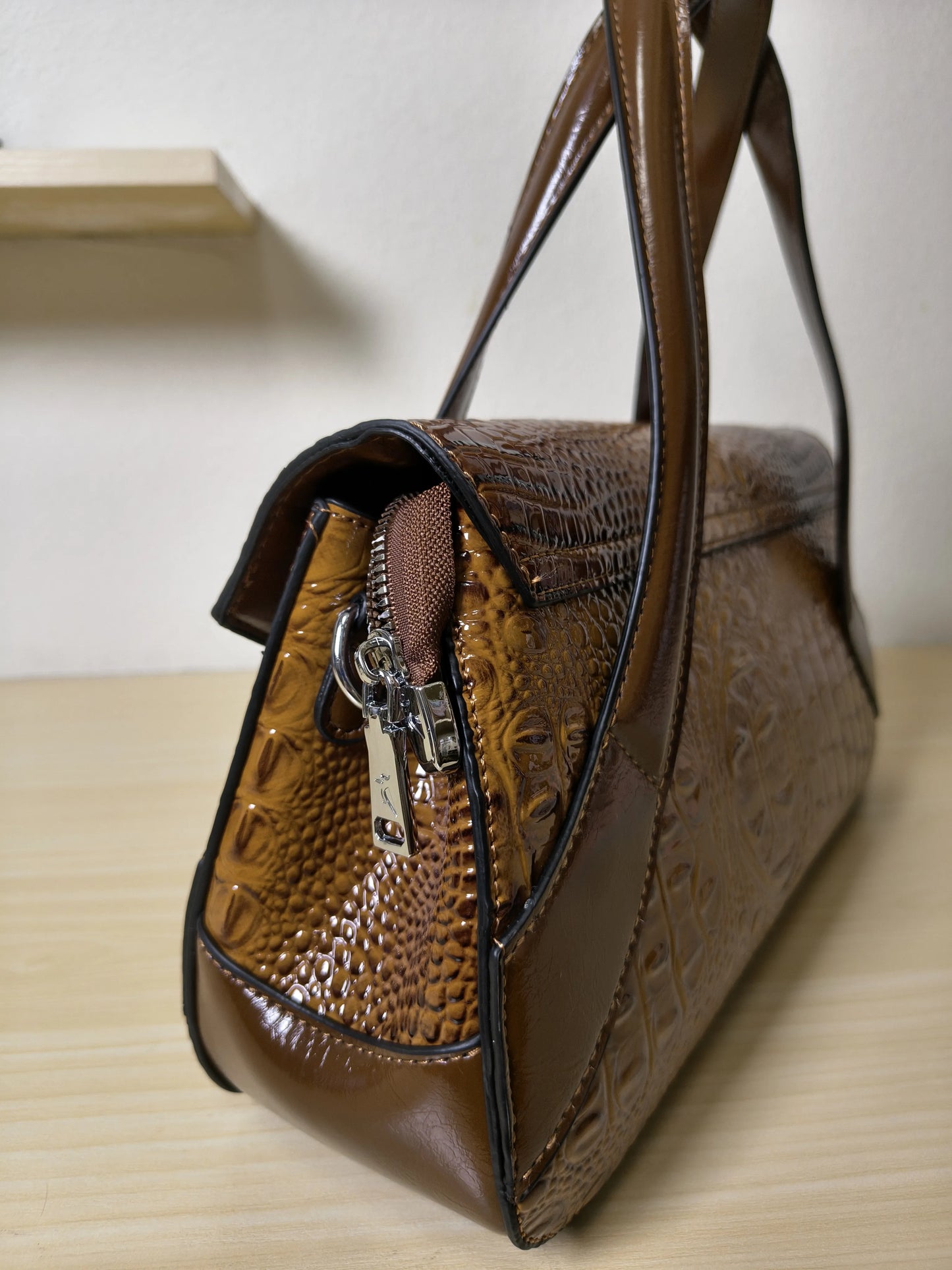 Caramel Gradient Crocodile Embossed Long Structured Bag (E100)