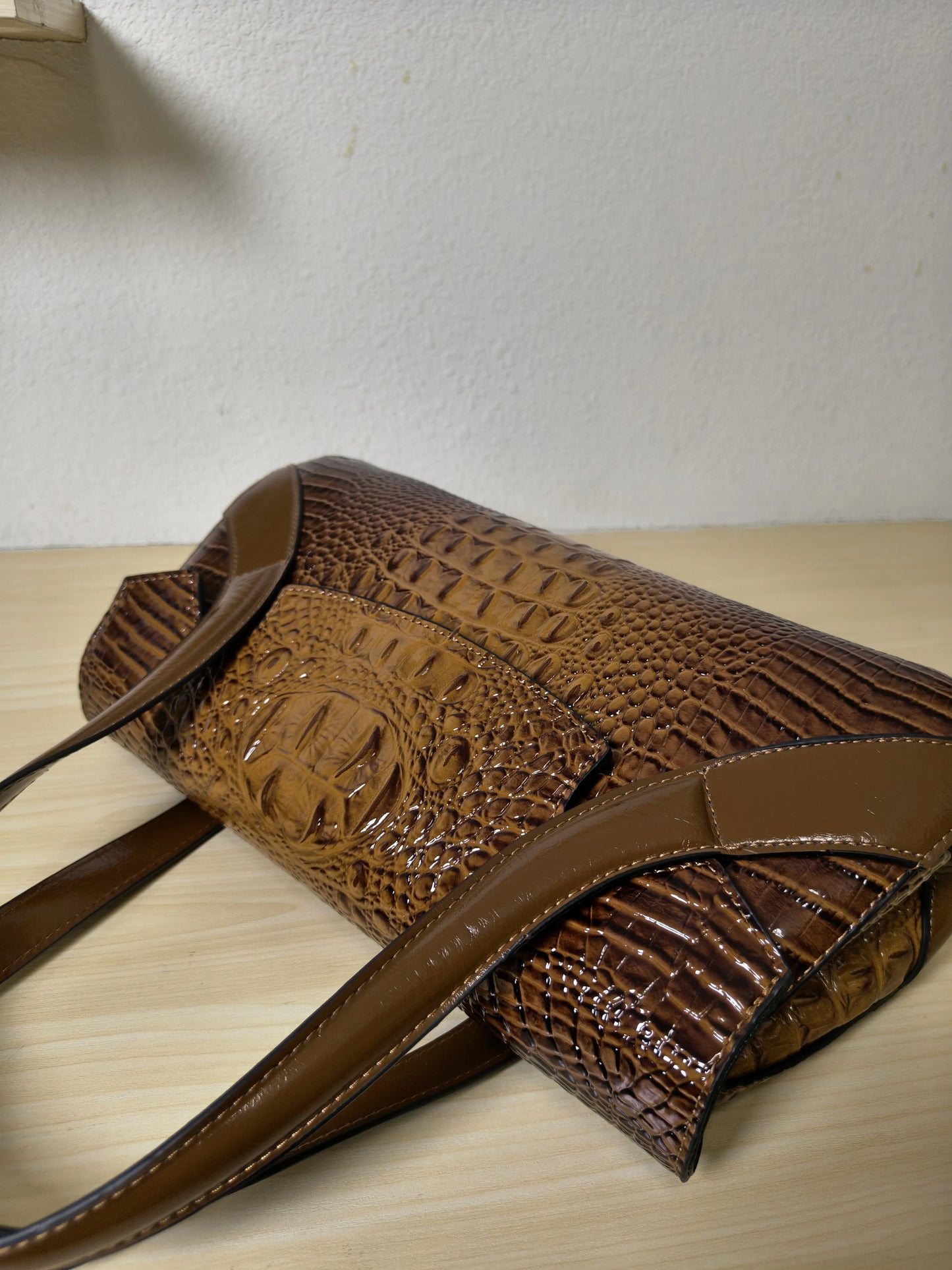 Caramel Gradient Crocodile Embossed Long Structured Bag (E100)