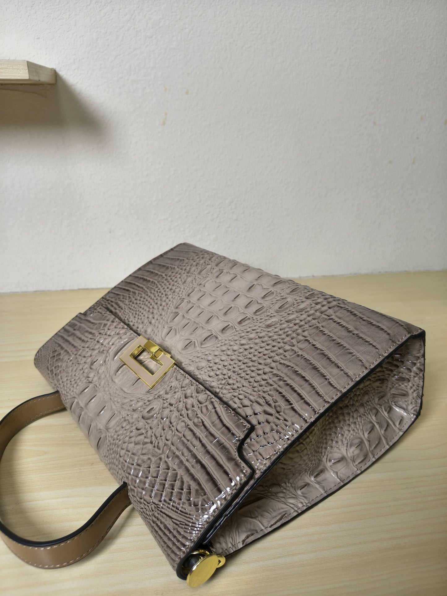 Khaki Gradient Crocodile Embossed Structured Bag (E103)