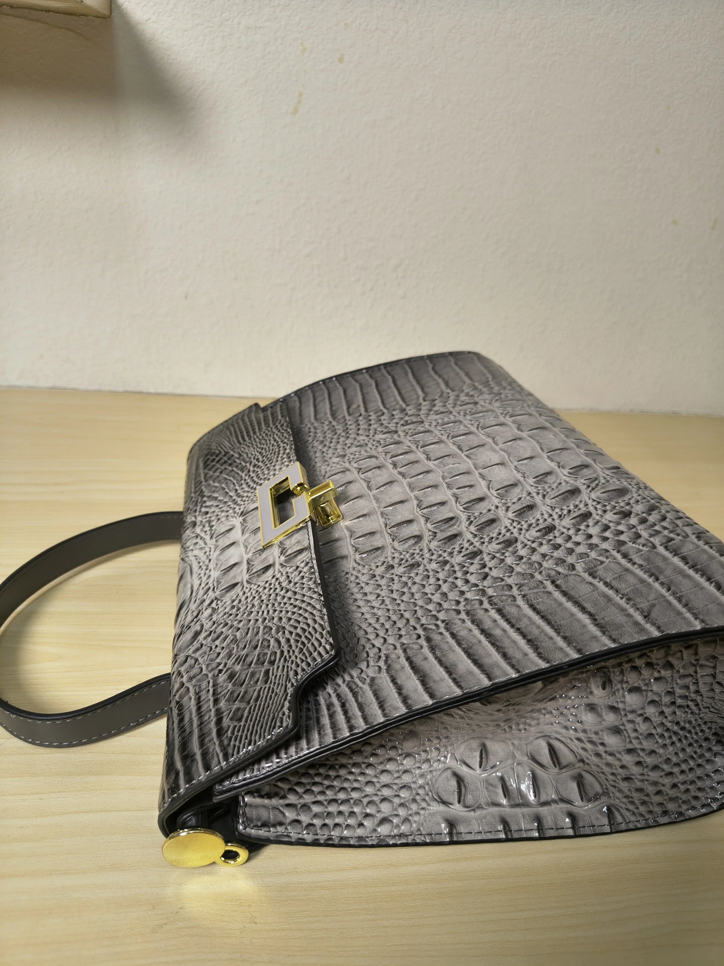 Grey Gradient Crocodile Embossed Structured Bag (E104)