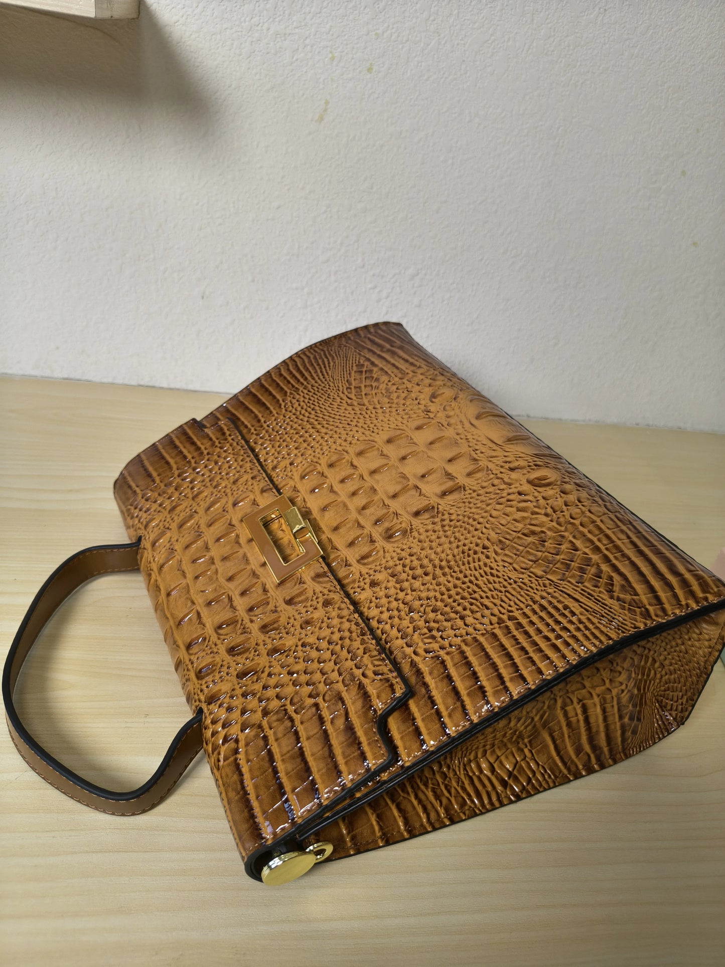 Caramel Gradient Crocodile Embossed Structured Bag (E106)