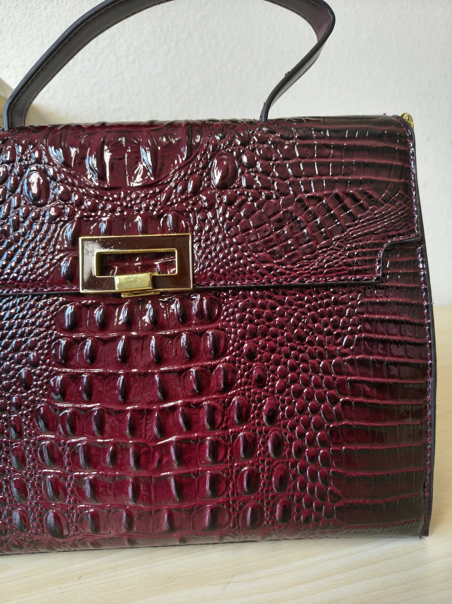 Burgundy Gradient Crocodile Embossed Structured Bag (E107)