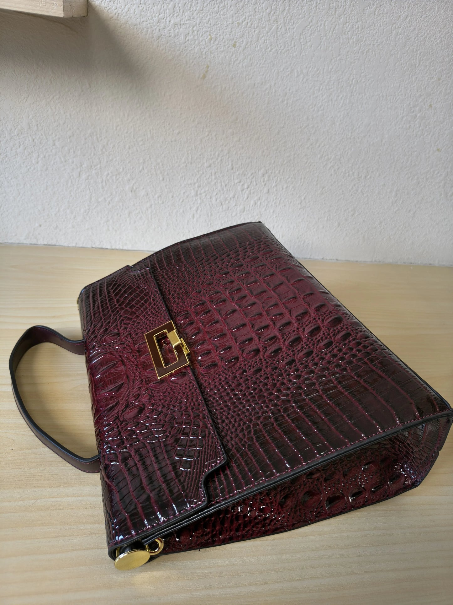 Burgundy Gradient Crocodile Embossed Structured Bag (E107)