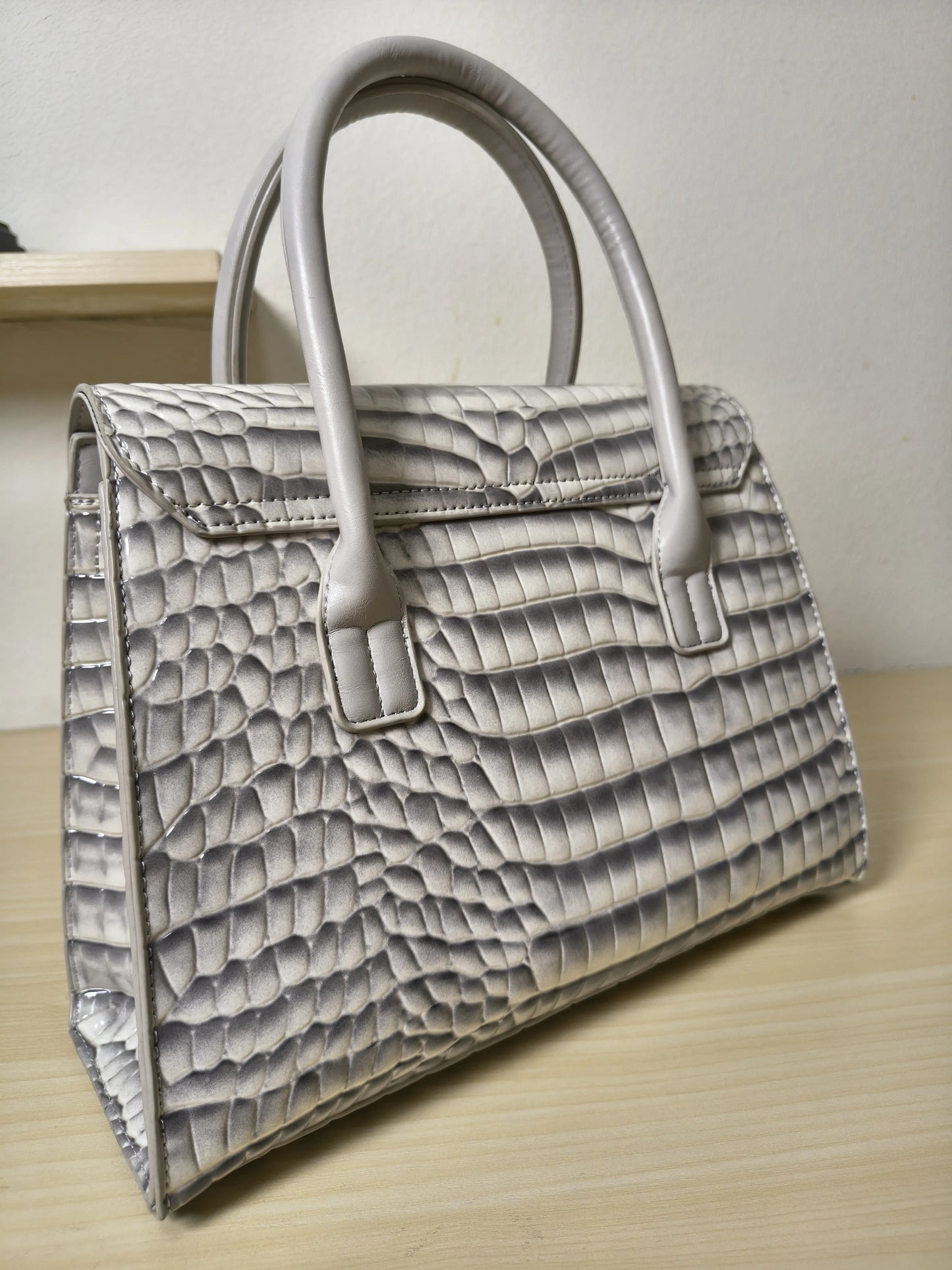 Trendy Light Grey Patent Croc Embossed Tote with Gold Buckle (E114)