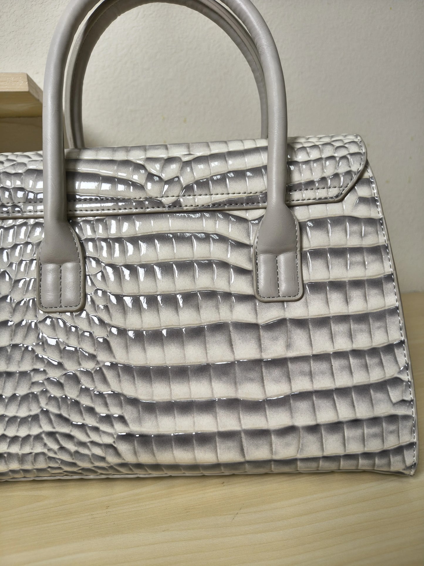 Trendy Light Grey Patent Croc Embossed Tote with Gold Buckle (E114)