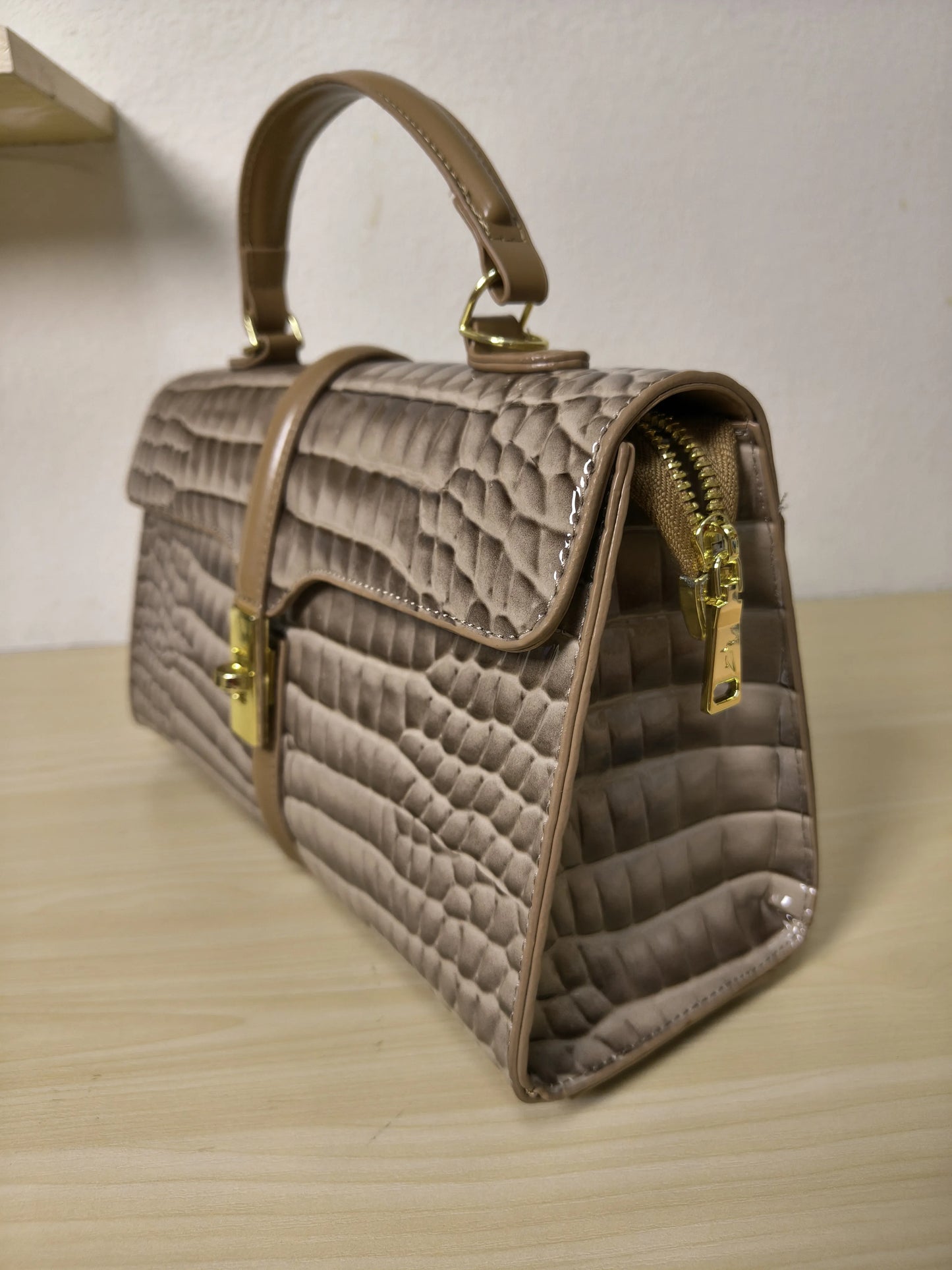 Khaki High Gloss Arch Bead Crocodile Embossed Boston Bag (E123)
