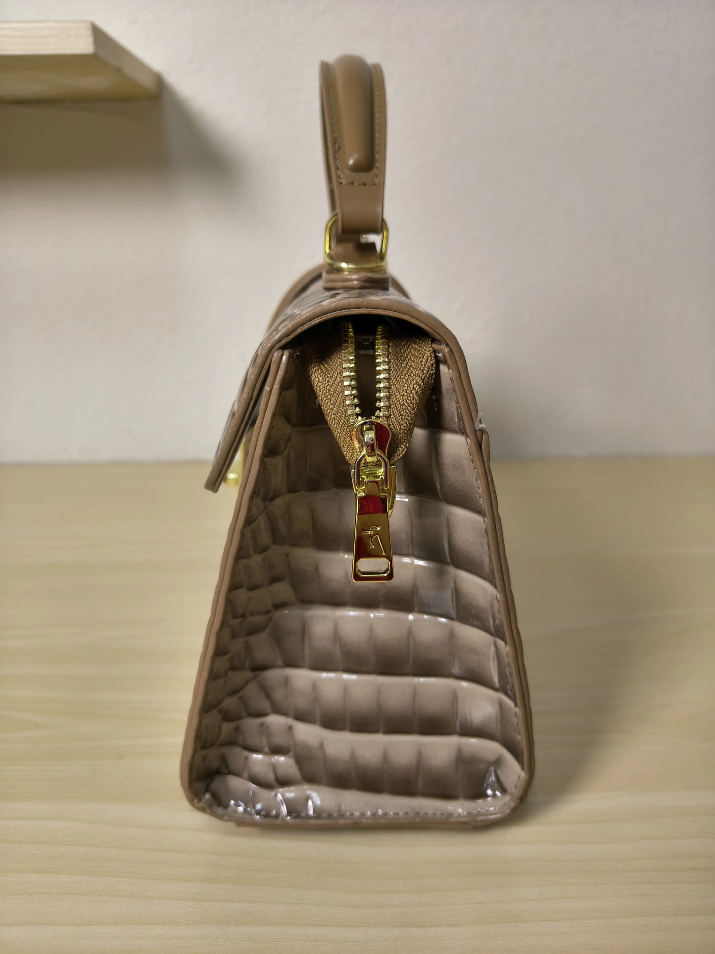 Khaki High Gloss Arch Bead Crocodile Embossed Boston Bag (E123)