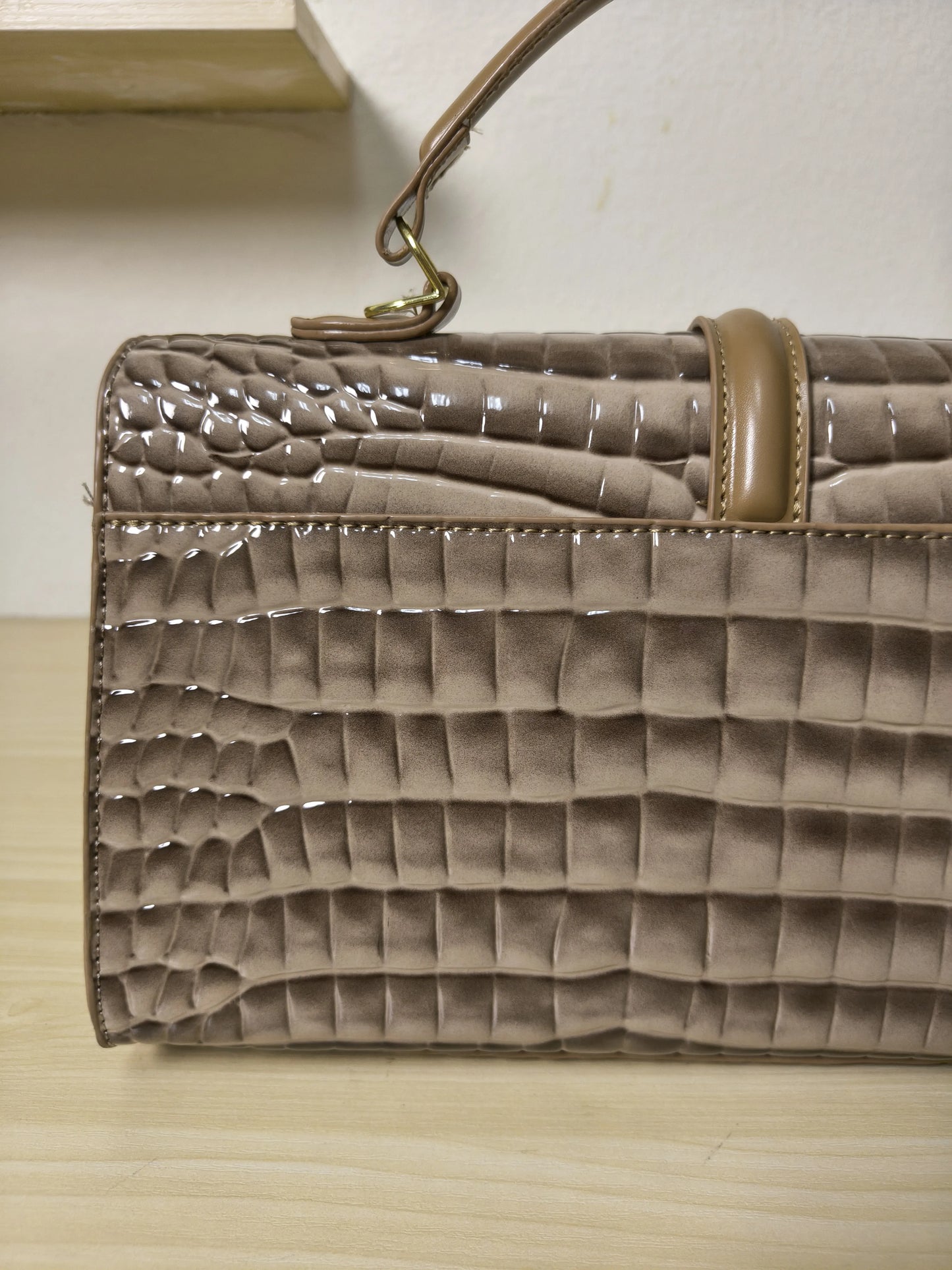 Khaki High Gloss Arch Bead Crocodile Embossed Boston Bag (E123)