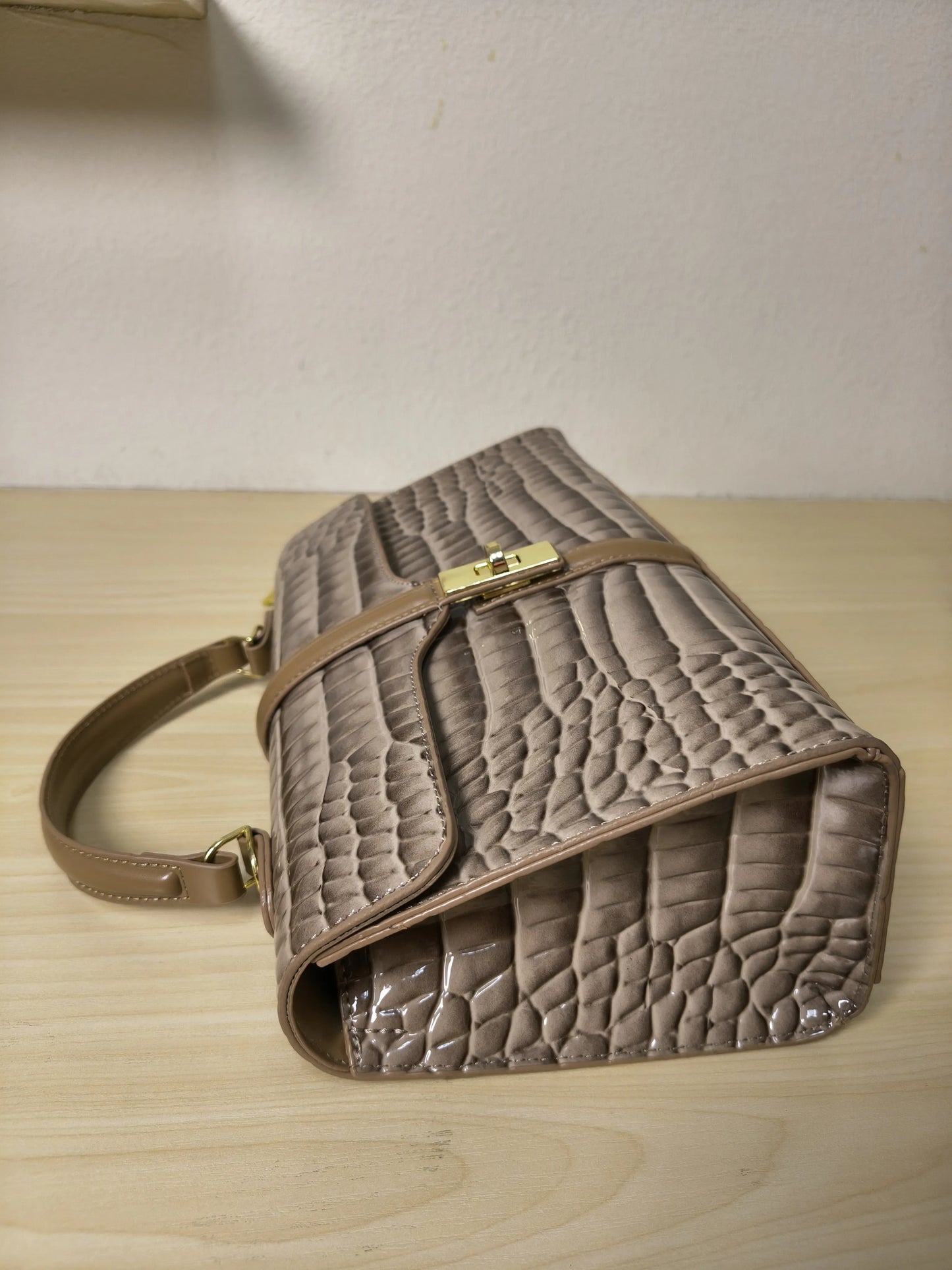 Khaki High Gloss Arch Bead Crocodile Embossed Boston Bag (E123)