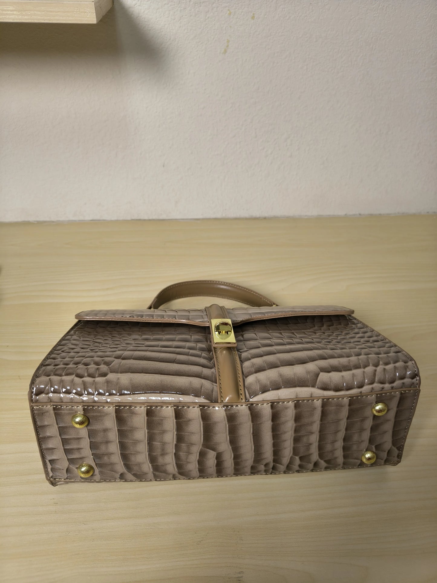 Khaki High Gloss Arch Bead Crocodile Embossed Boston Bag (E123)