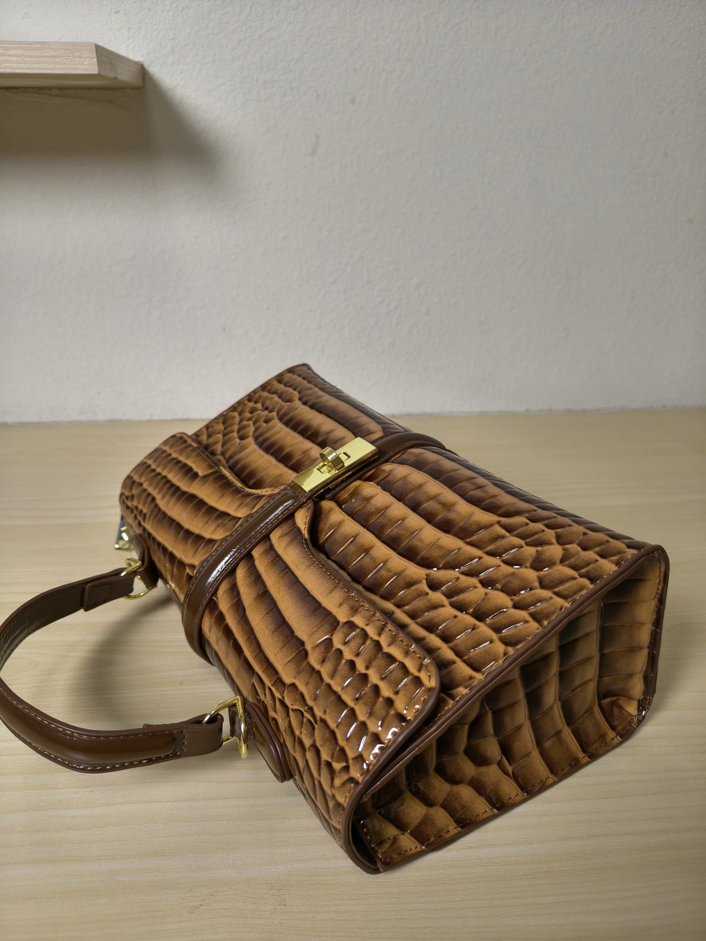 Caramel High Gloss Arch Bead Crocodile Embossed Boston Bag (E124)