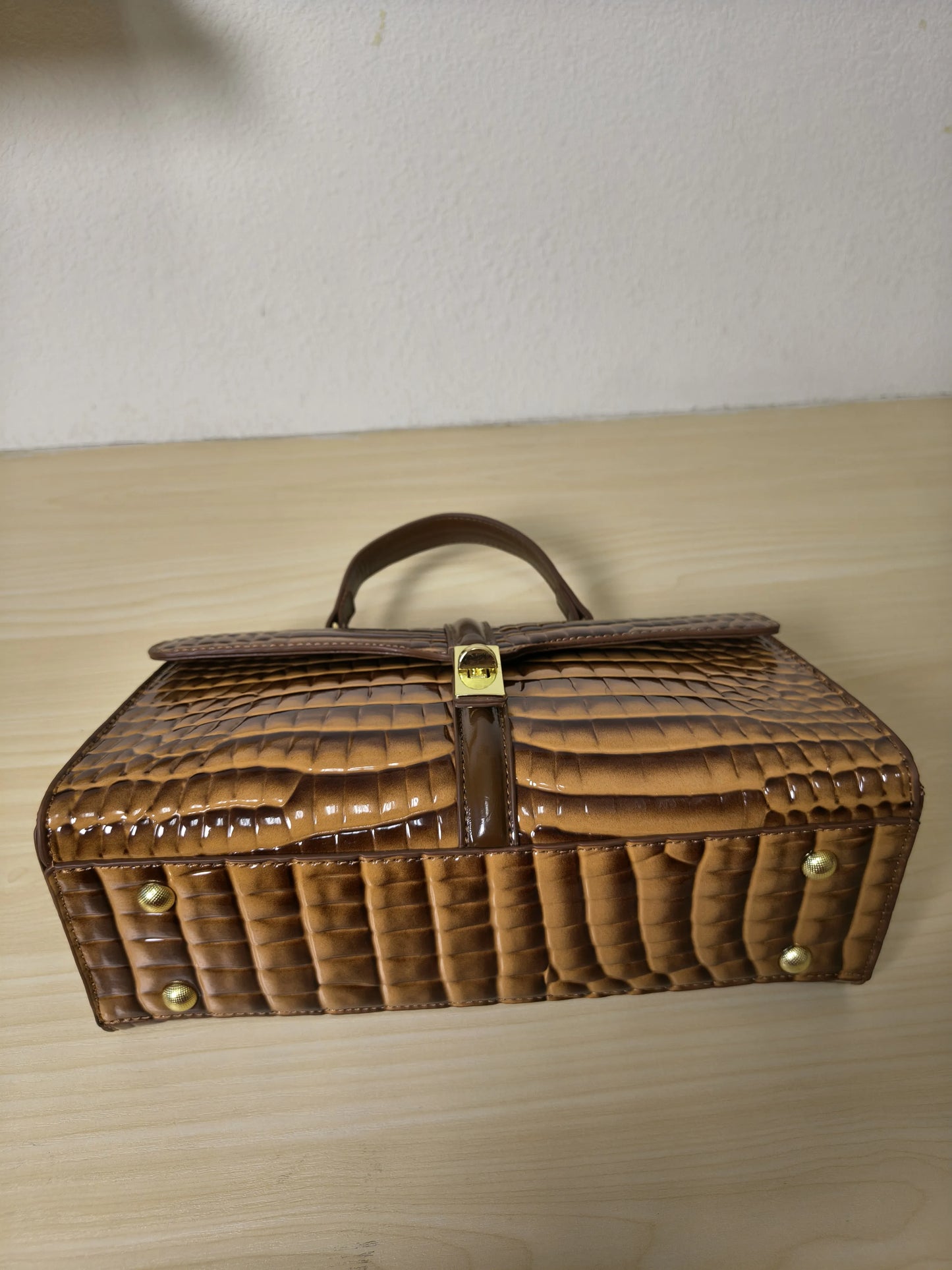 Caramel High Gloss Arch Bead Crocodile Embossed Boston Bag (E124)