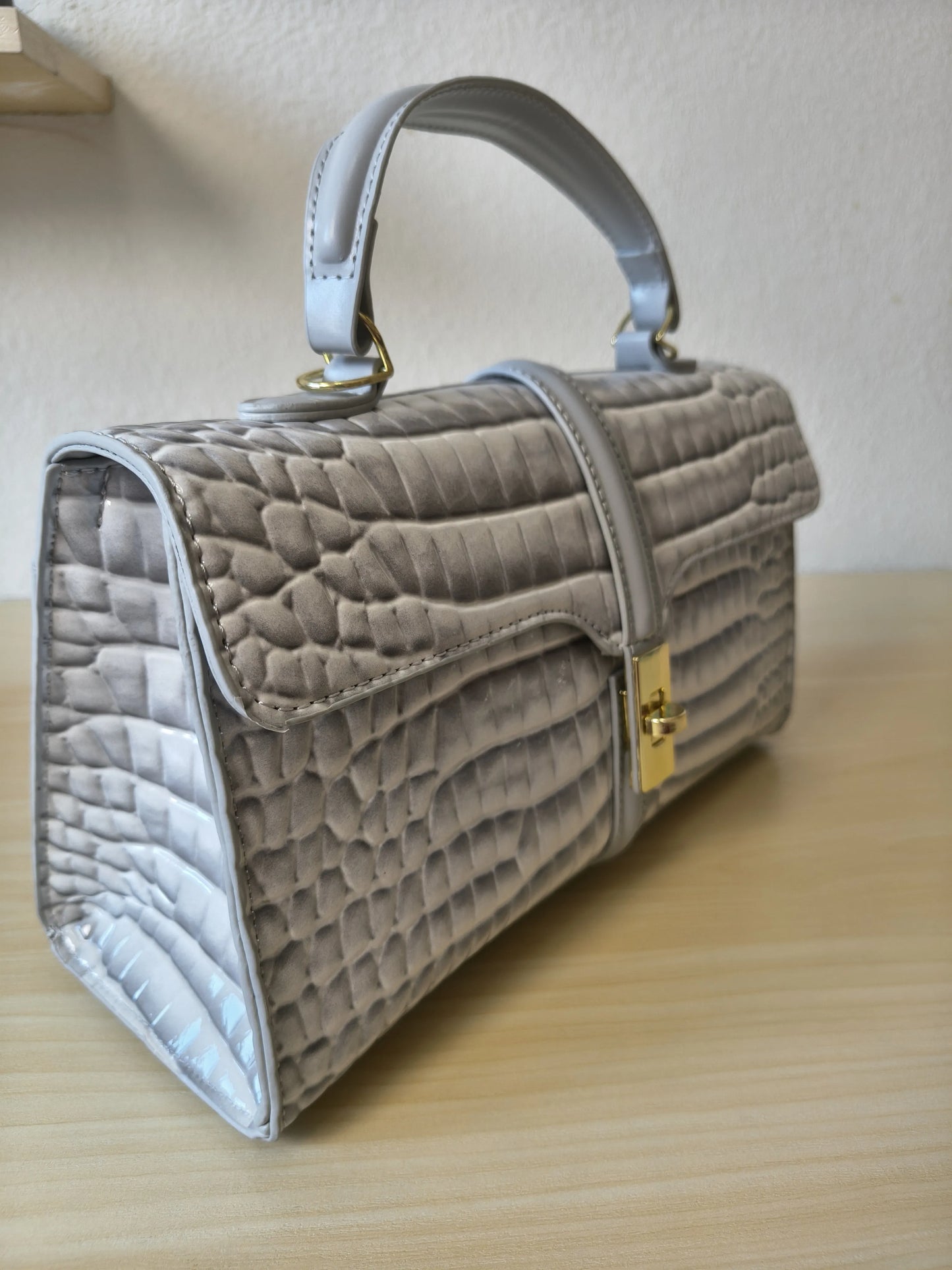 Light Grey High Gloss Arch Bead Crocodile Embossed Boston Bag (E125)