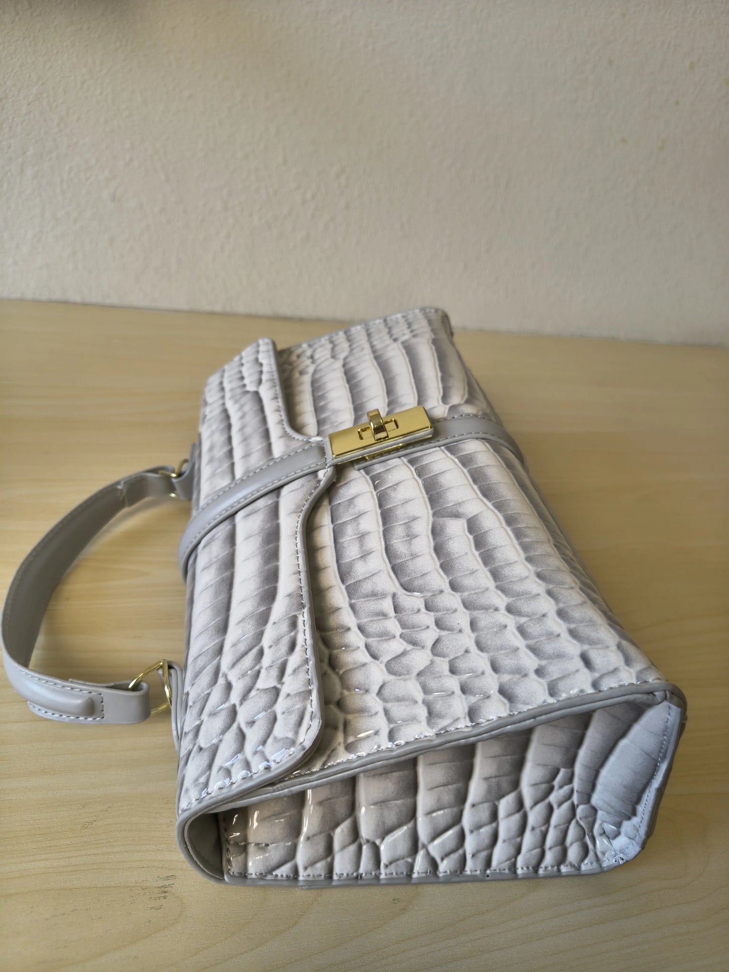 Light Grey High Gloss Arch Bead Crocodile Embossed Boston Bag (E125)