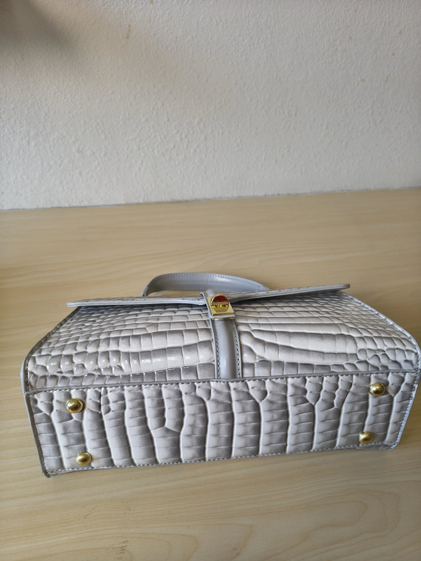 Light Grey High Gloss Arch Bead Crocodile Embossed Boston Bag (E125)