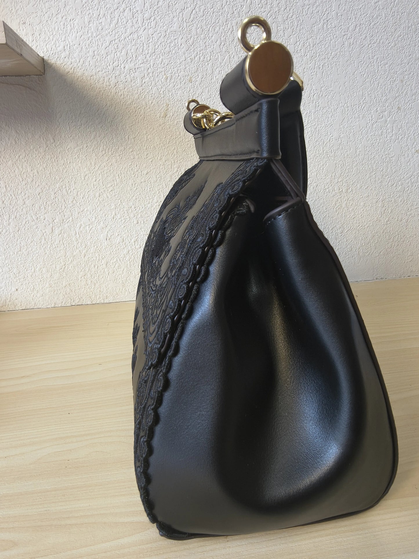 Luxury Black Gilded Metallic Lace-embroidered Bag (E127)