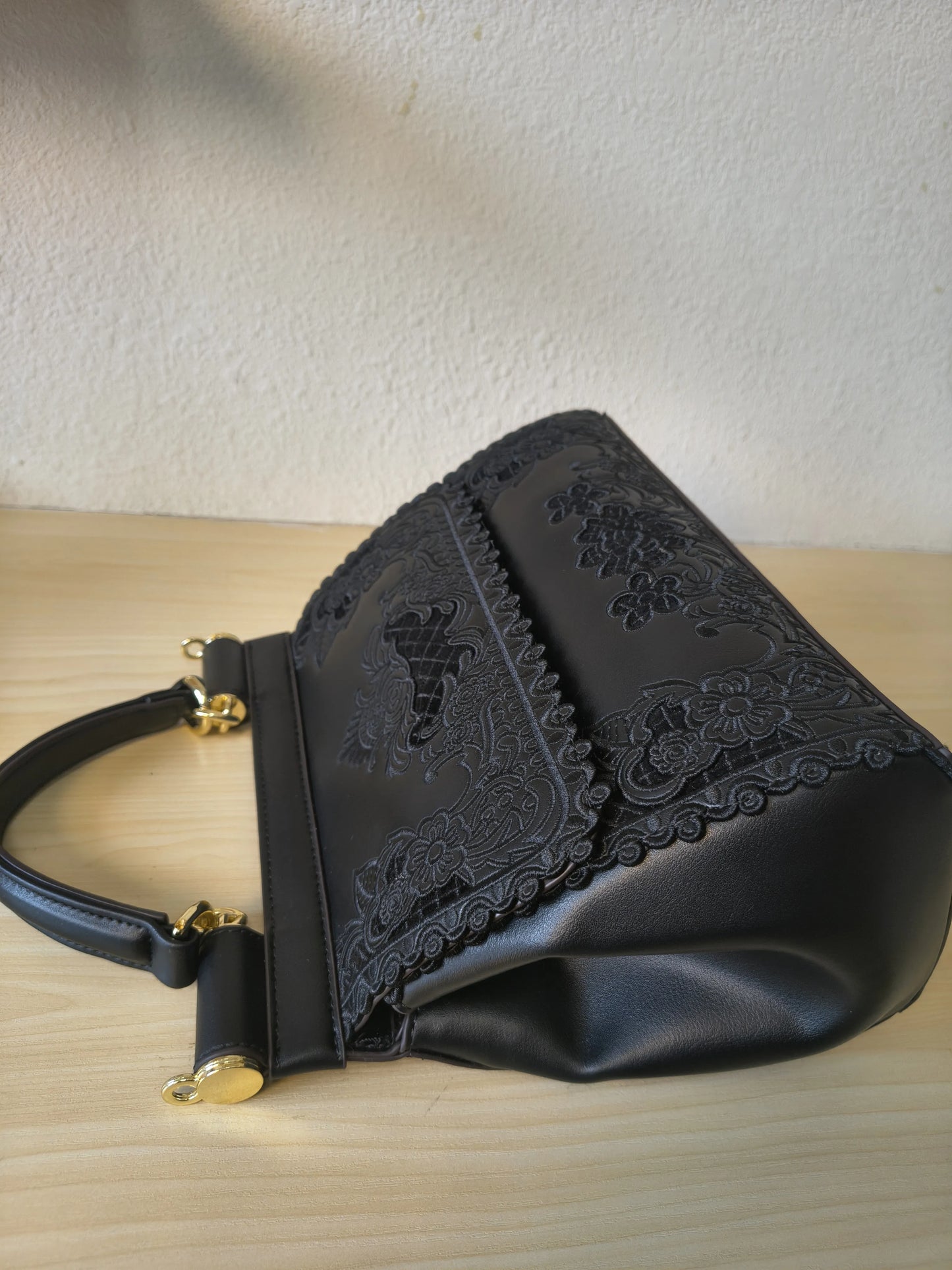 Luxury Black Gilded Metallic Lace-embroidered Bag (E127)