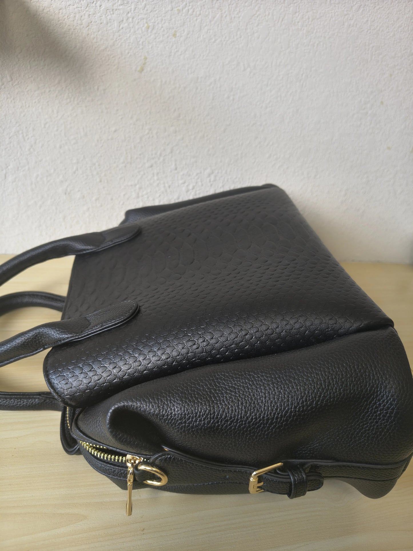 Black 3D Python & Fish Scale Embossed Boston Bag (E129)