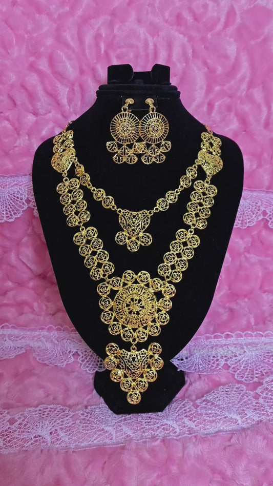 Majestic Gold Scrollwork Cascade Regal Set