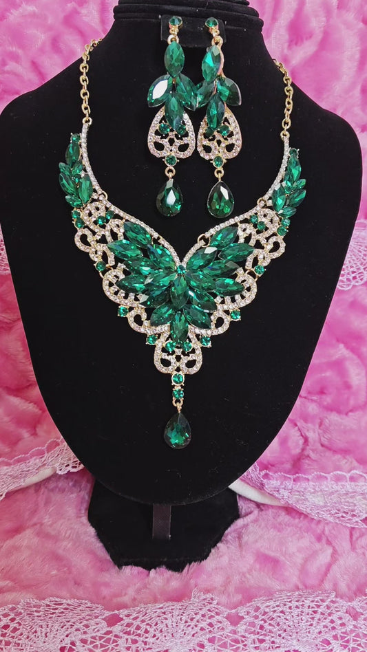 Gilded Emerald Gem Filigree Necklace & Earring Set